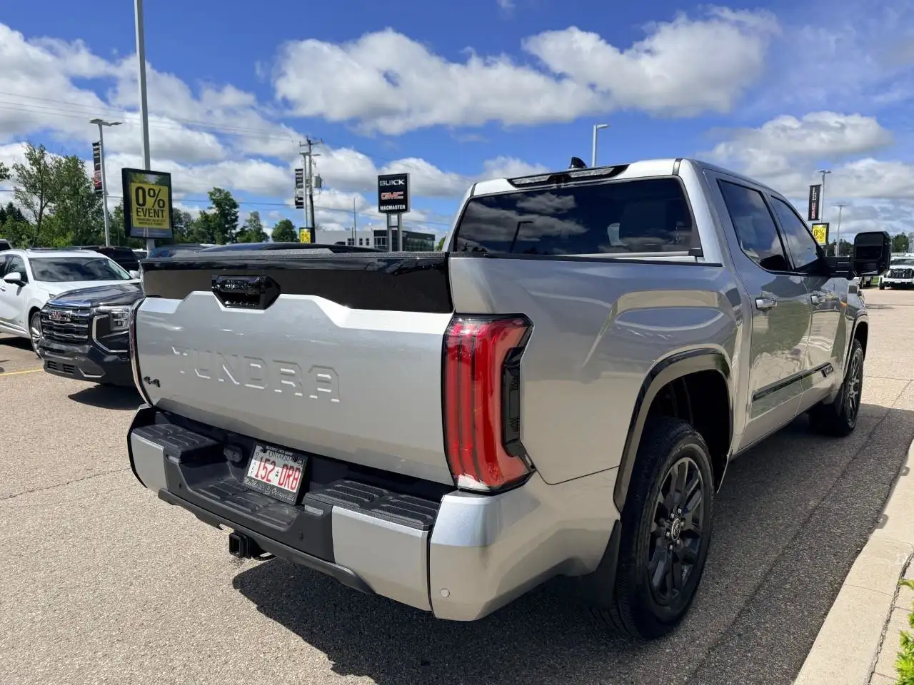Toyota Tundra снимка Toyota Tundra