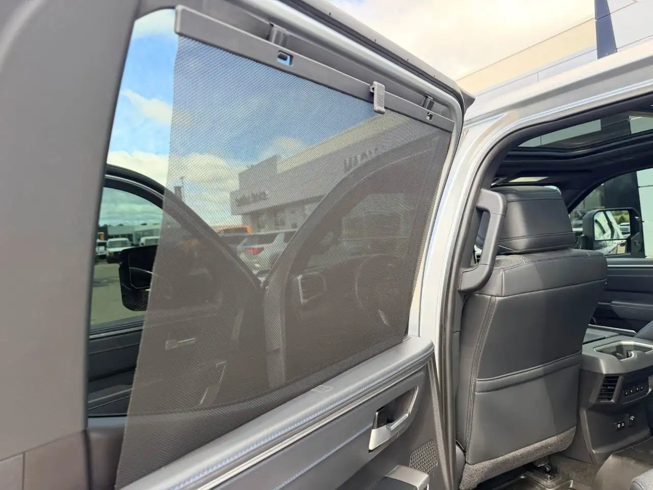 Toyota Tundra снимка Toyota Tundra