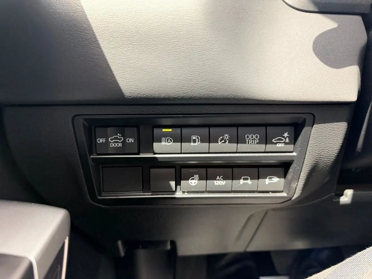 Toyota Tundra снимка Toyota Tundra