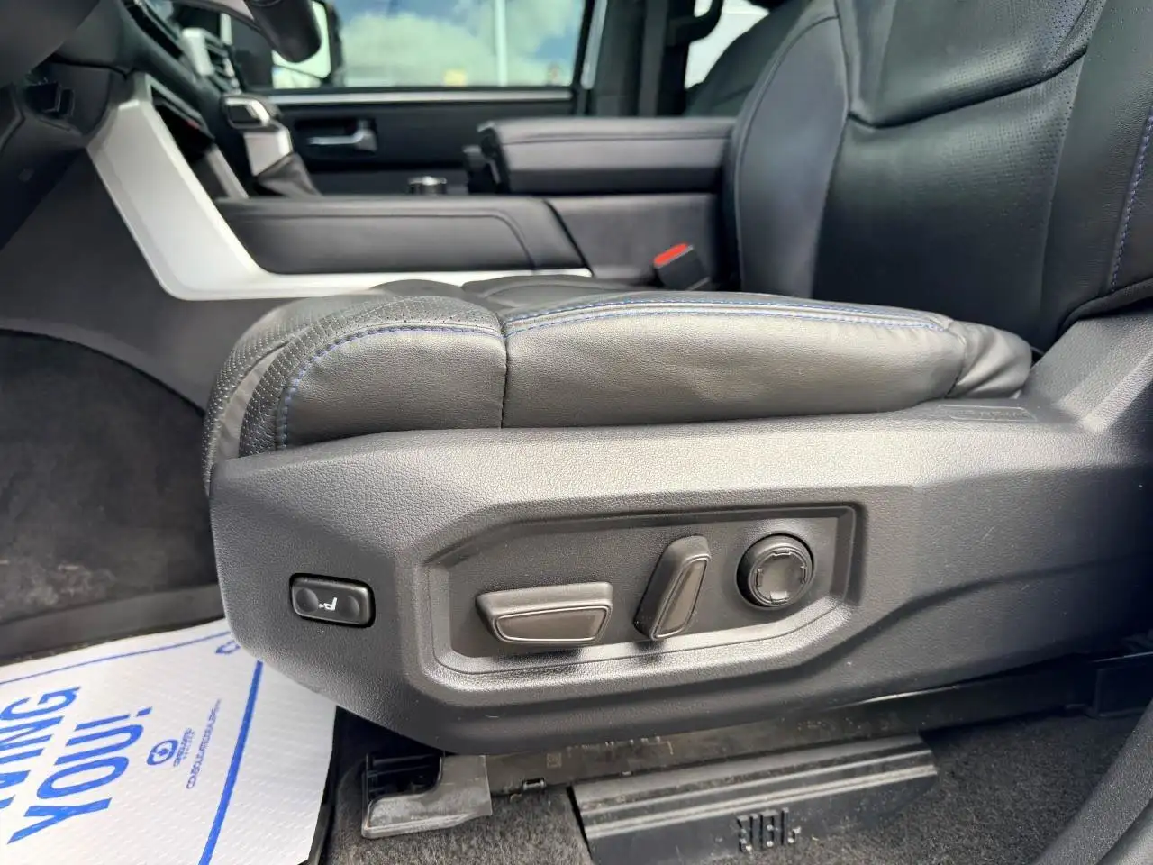 Toyota Tundra снимка Toyota Tundra