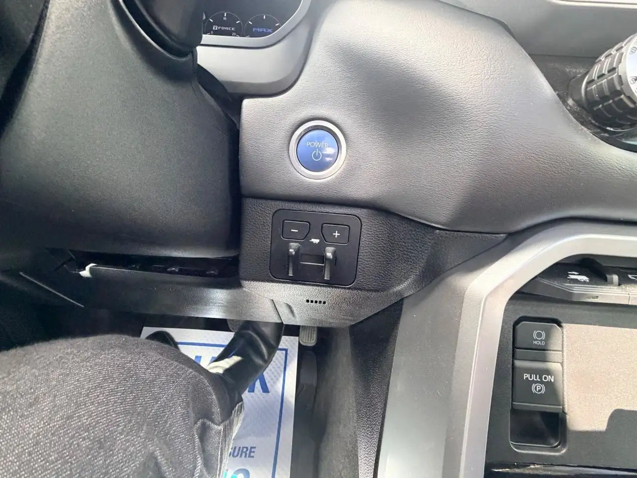 Toyota Tundra снимка Toyota Tundra