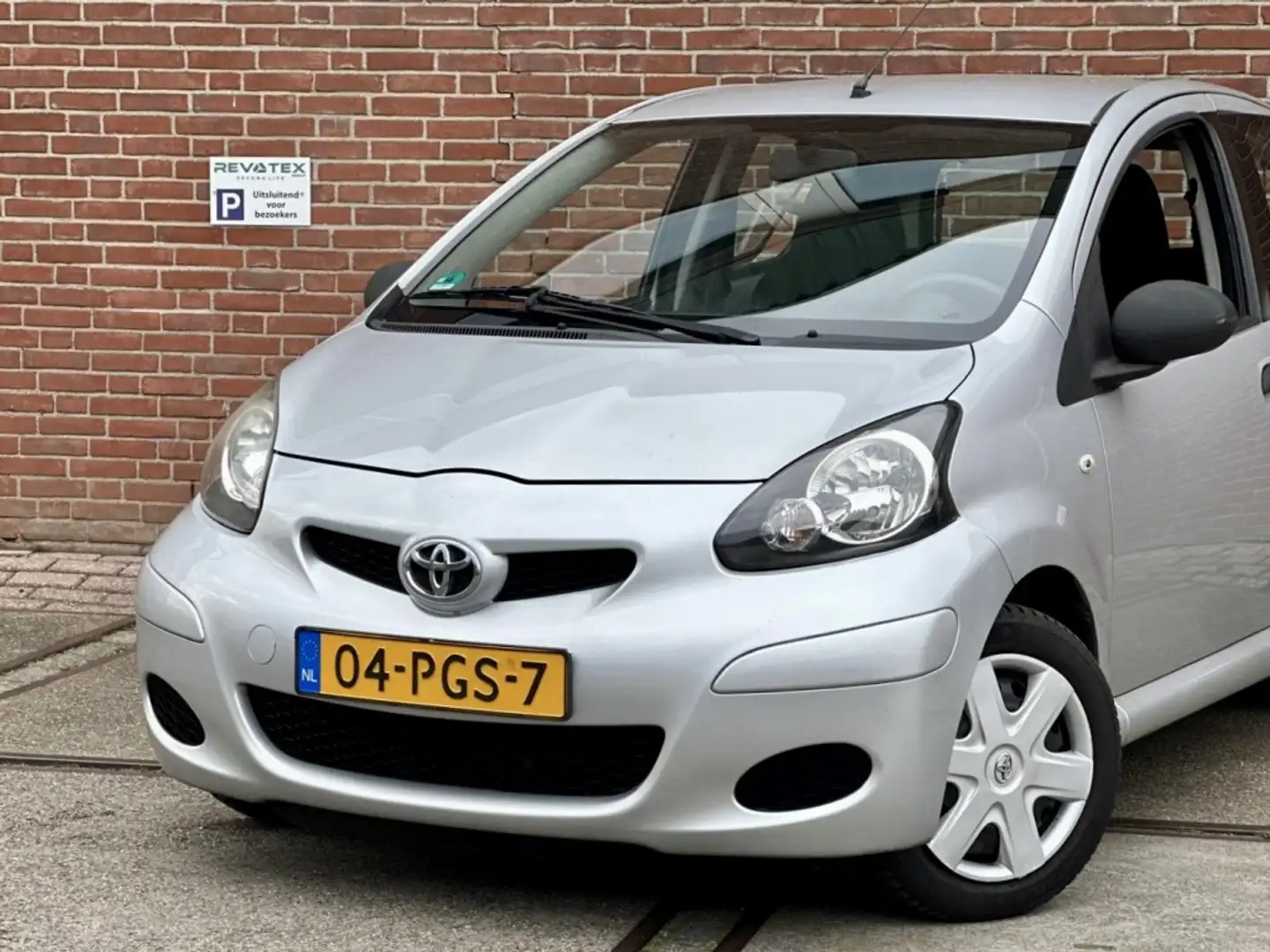 Toyota Aygo 1.0-12V Access |Airco |5Deurs |Nieuwe Apk Grijs - 2