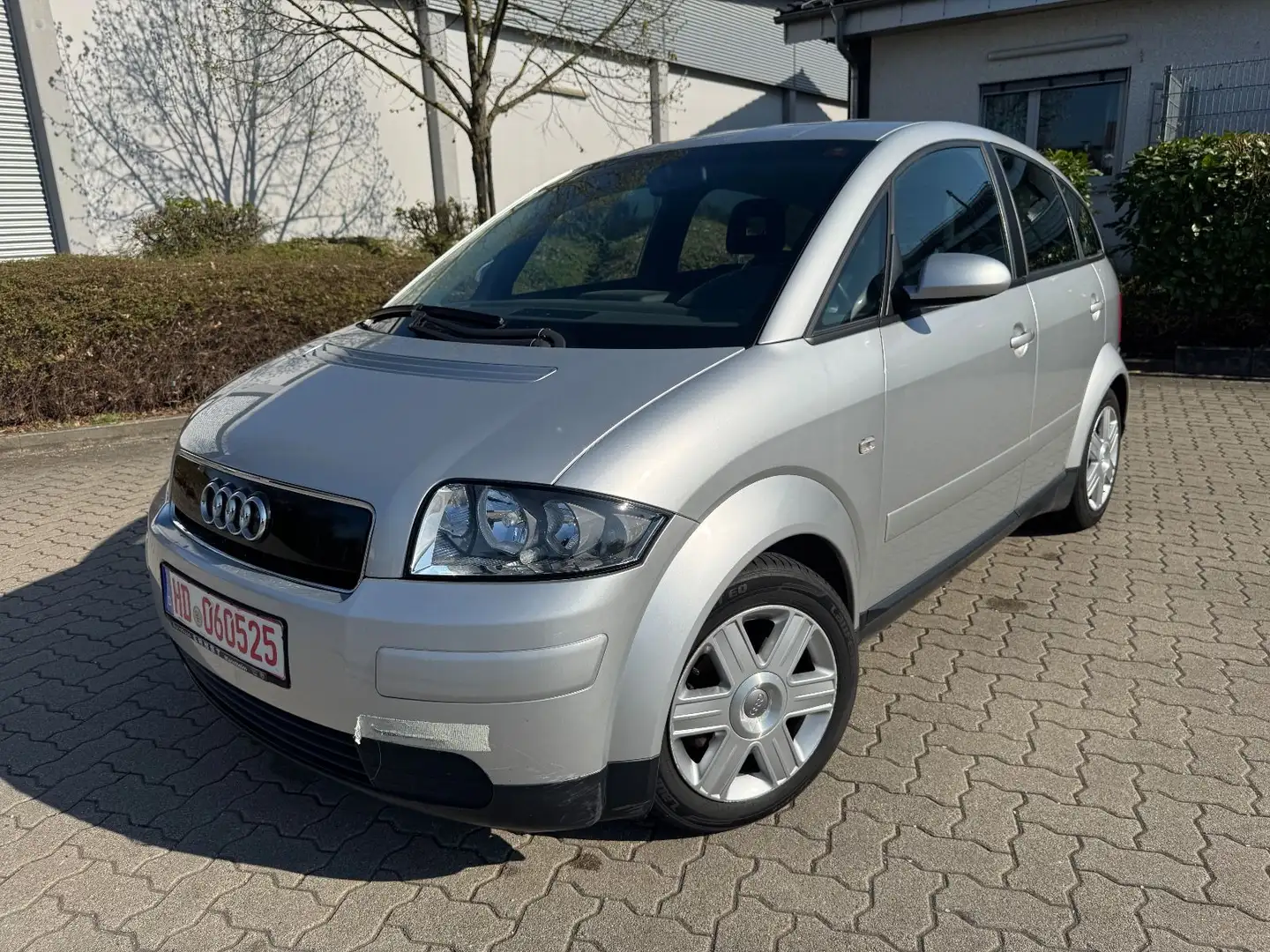Audi A2 1.4*Klima*Scheckheft*8-fach*Isofix*2.Hand Silber - 1