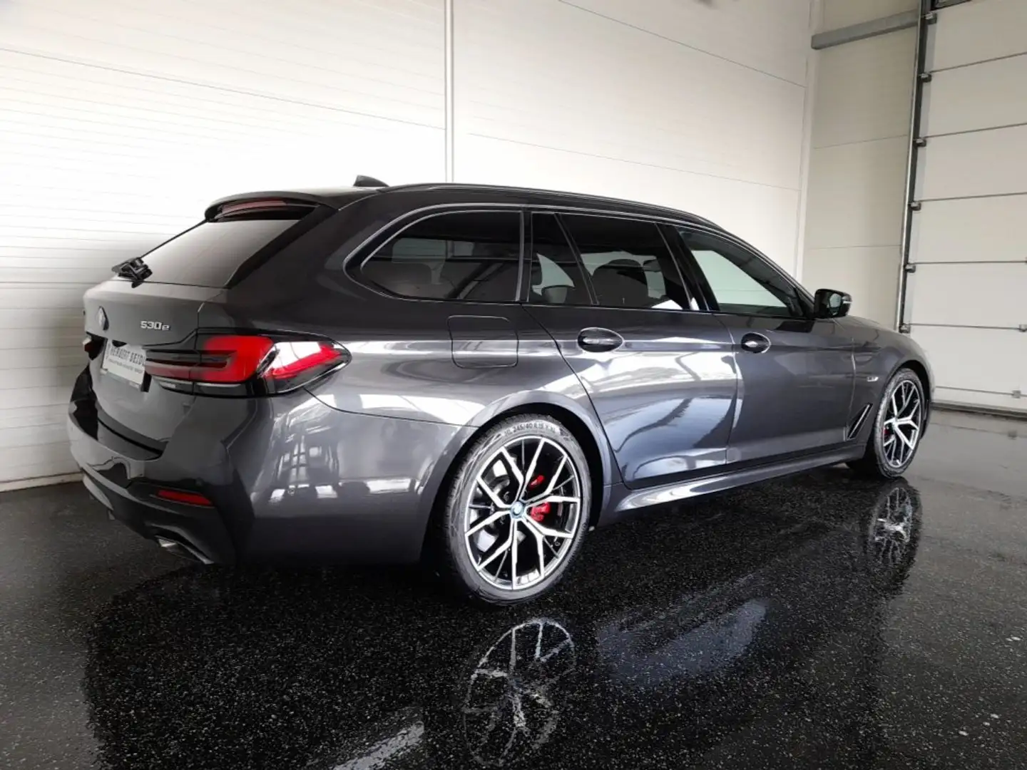 BMW 530 e Touring M-SPORT PRO PHEV 4x4 Aut *LASER LED / NAVI / HEAD-UP / AHV + 360° KAMERA / EXKLUSIVLEDER KLIMATISIERT / ACC / D Grau - 2