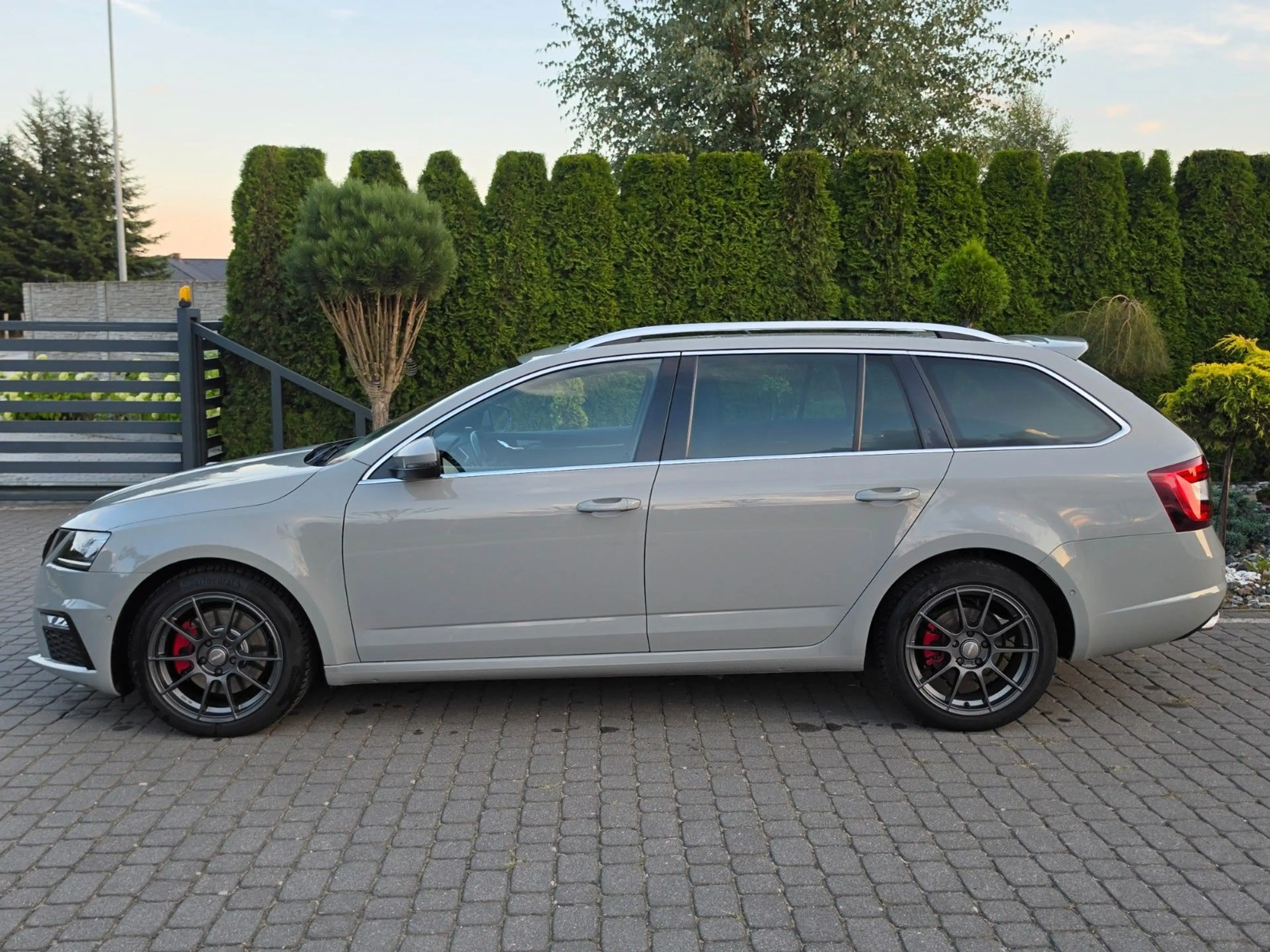 Skoda Octavia Combi RS 4x4 — photo 4