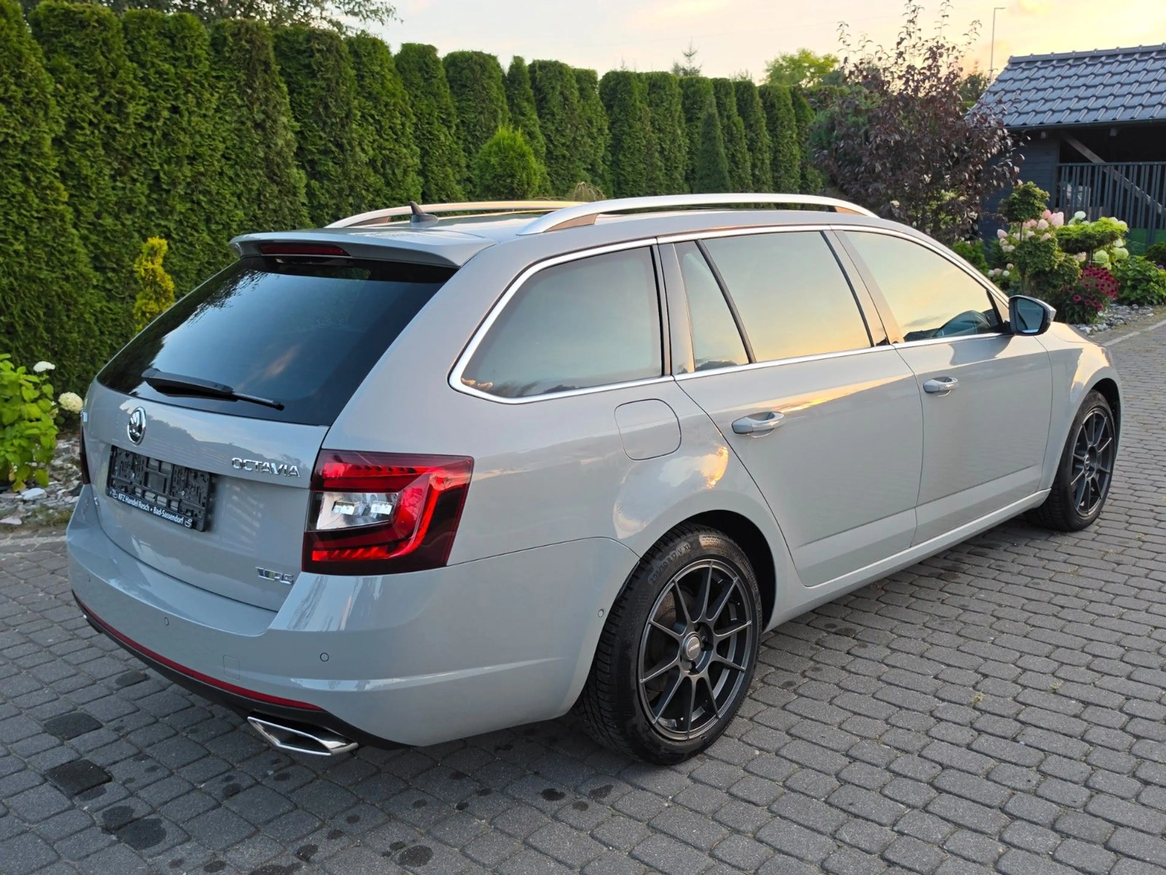 Skoda Octavia Combi RS 4x4 — photo 10