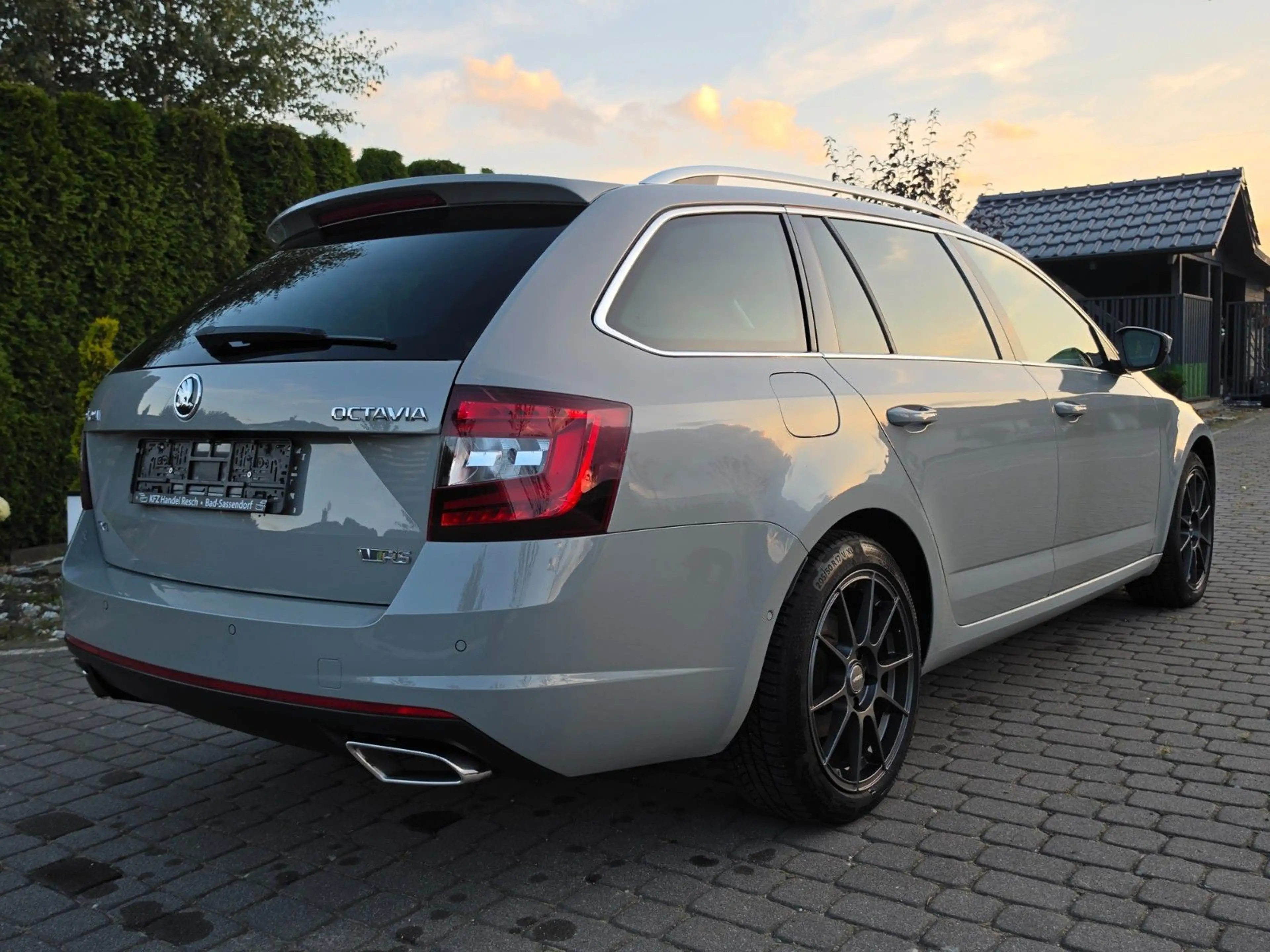 Skoda Octavia Combi RS 4x4 — photo 9