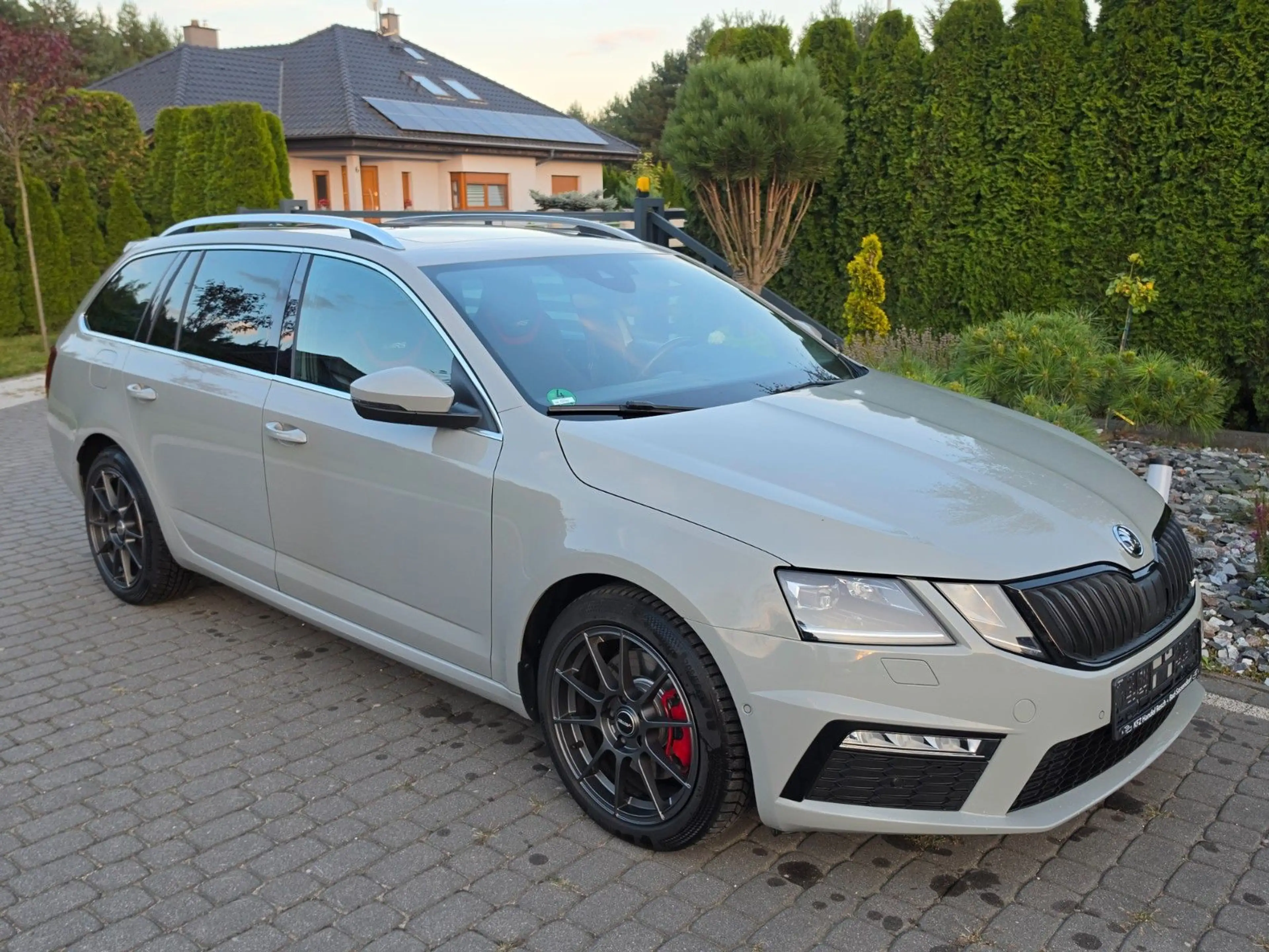 Skoda Octavia Combi RS 4x4 — photo 12