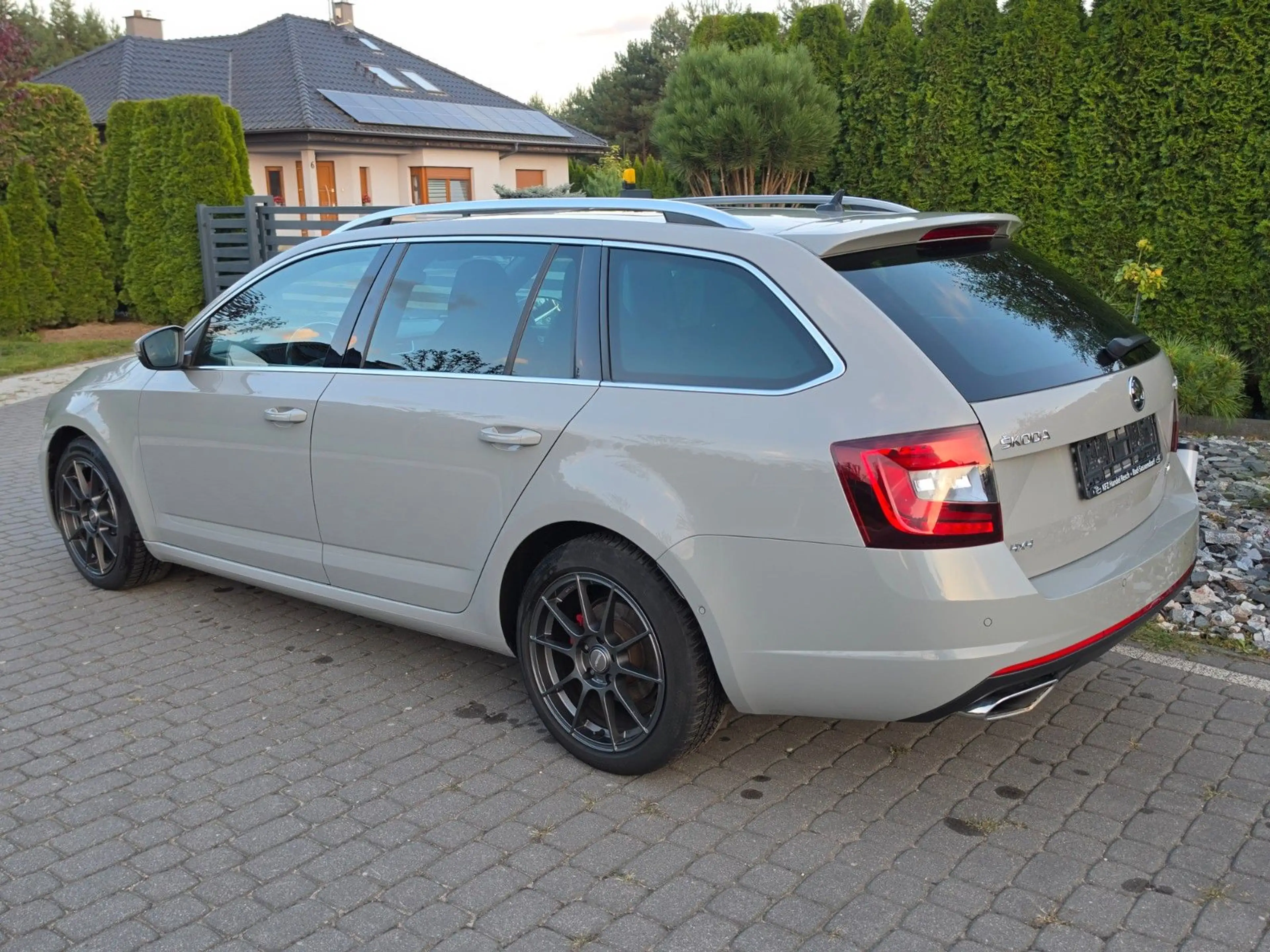 Skoda Octavia Combi RS 4x4 — photo 5