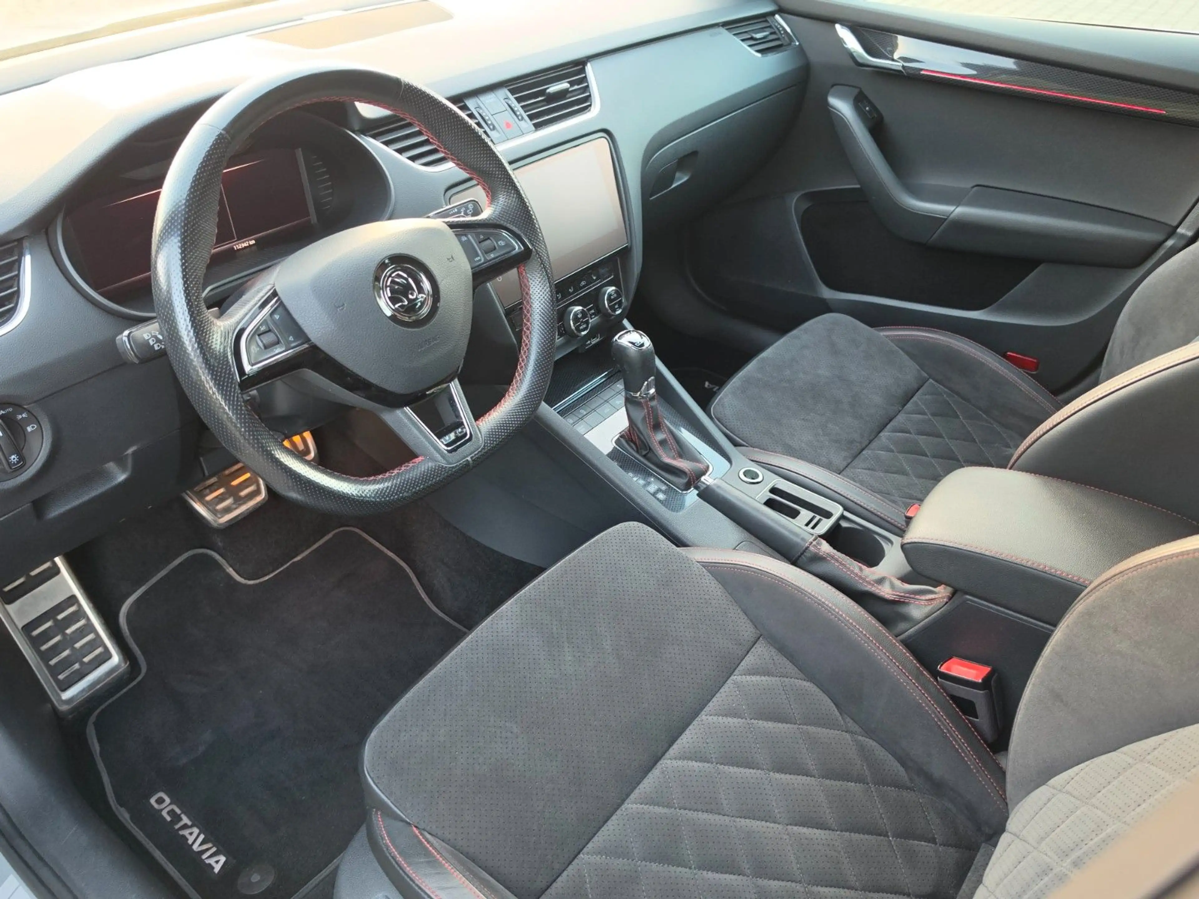 Skoda Octavia Combi RS 4x4 — photo 15