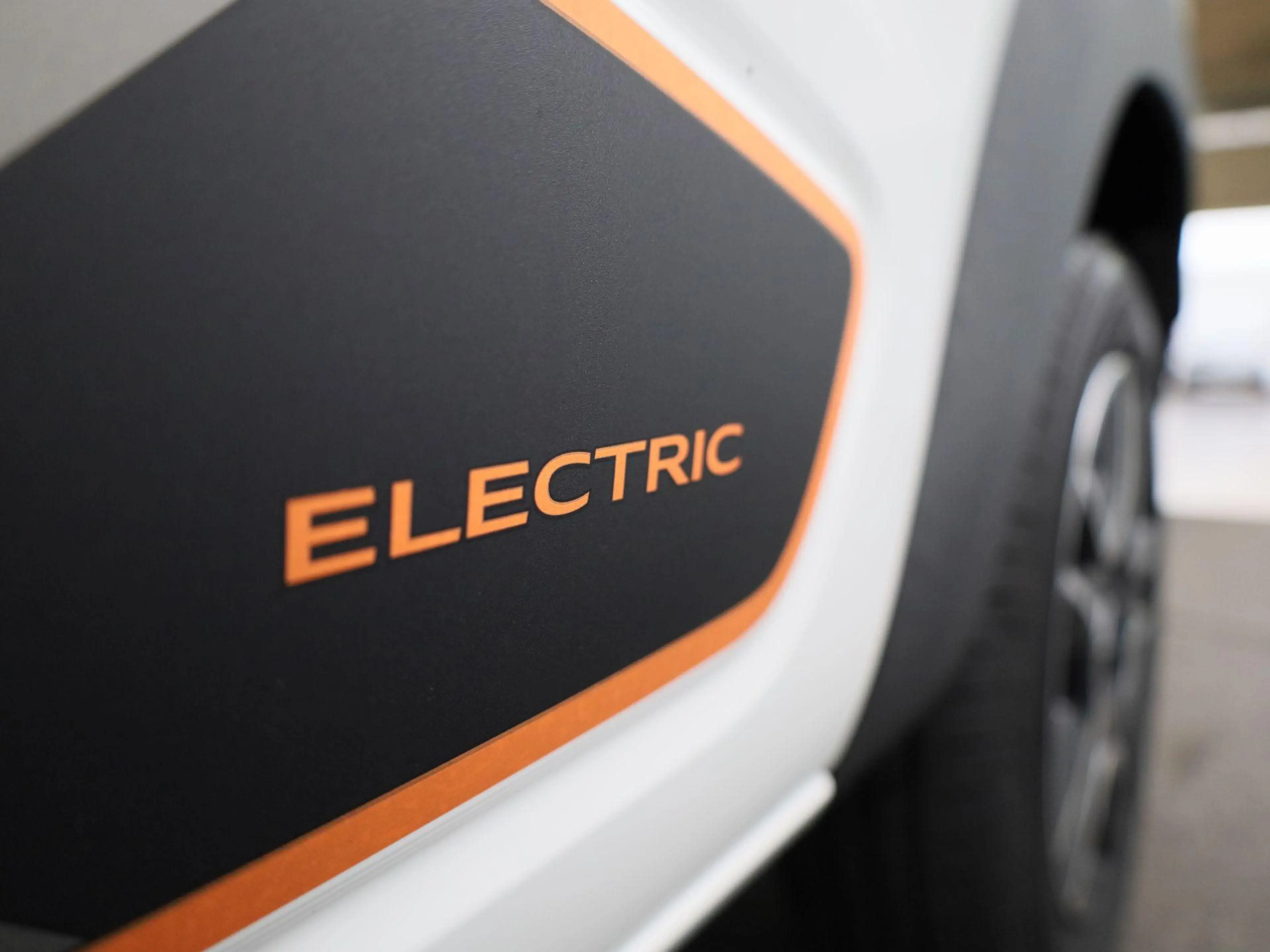 Dacia Spring Comfort Plus (Orange Pack) 27 kWh Navigatie | Appl — photo 15