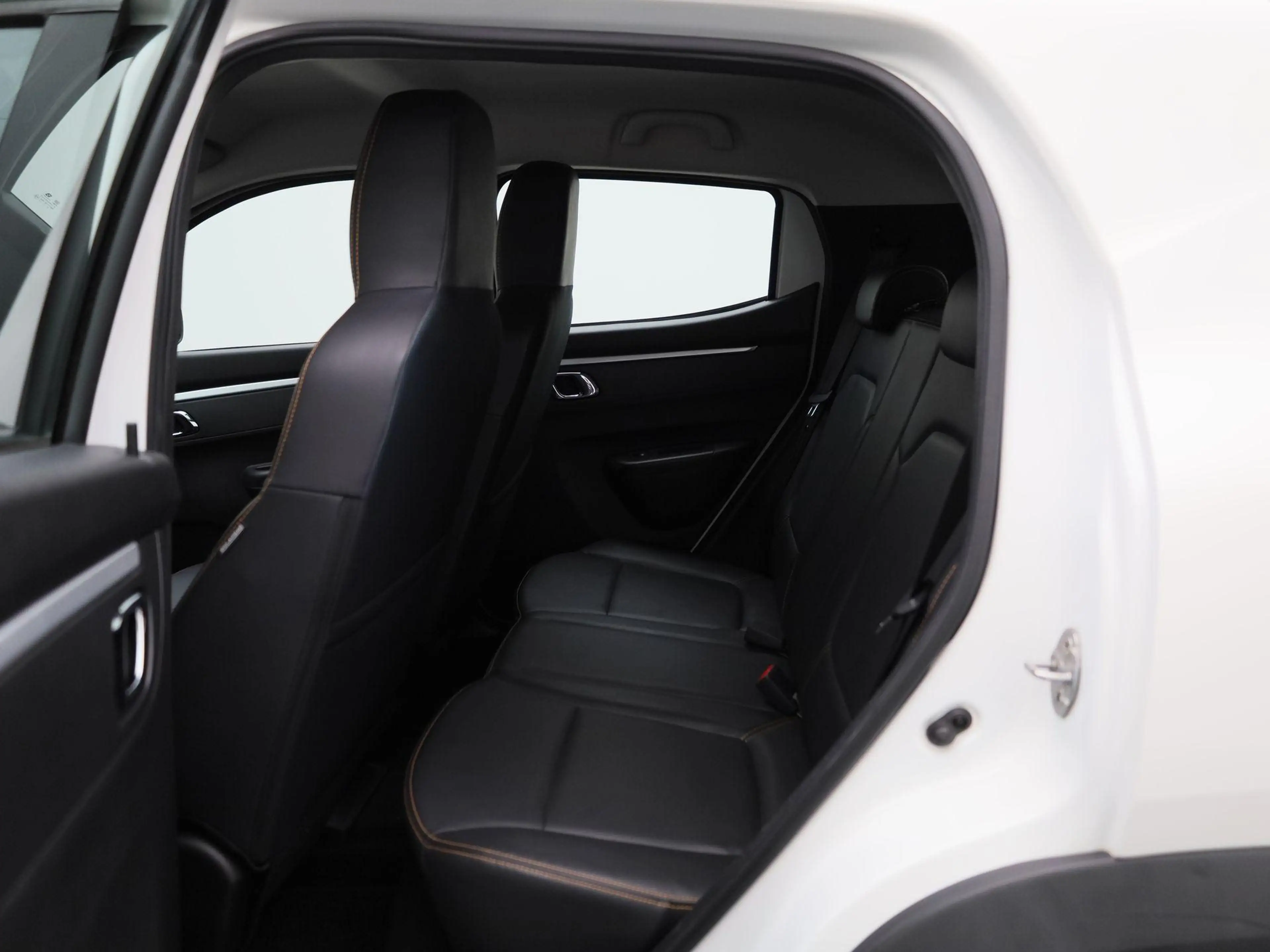Dacia Spring Comfort Plus (Orange Pack) 27 kWh Navigatie | Appl — photo 10