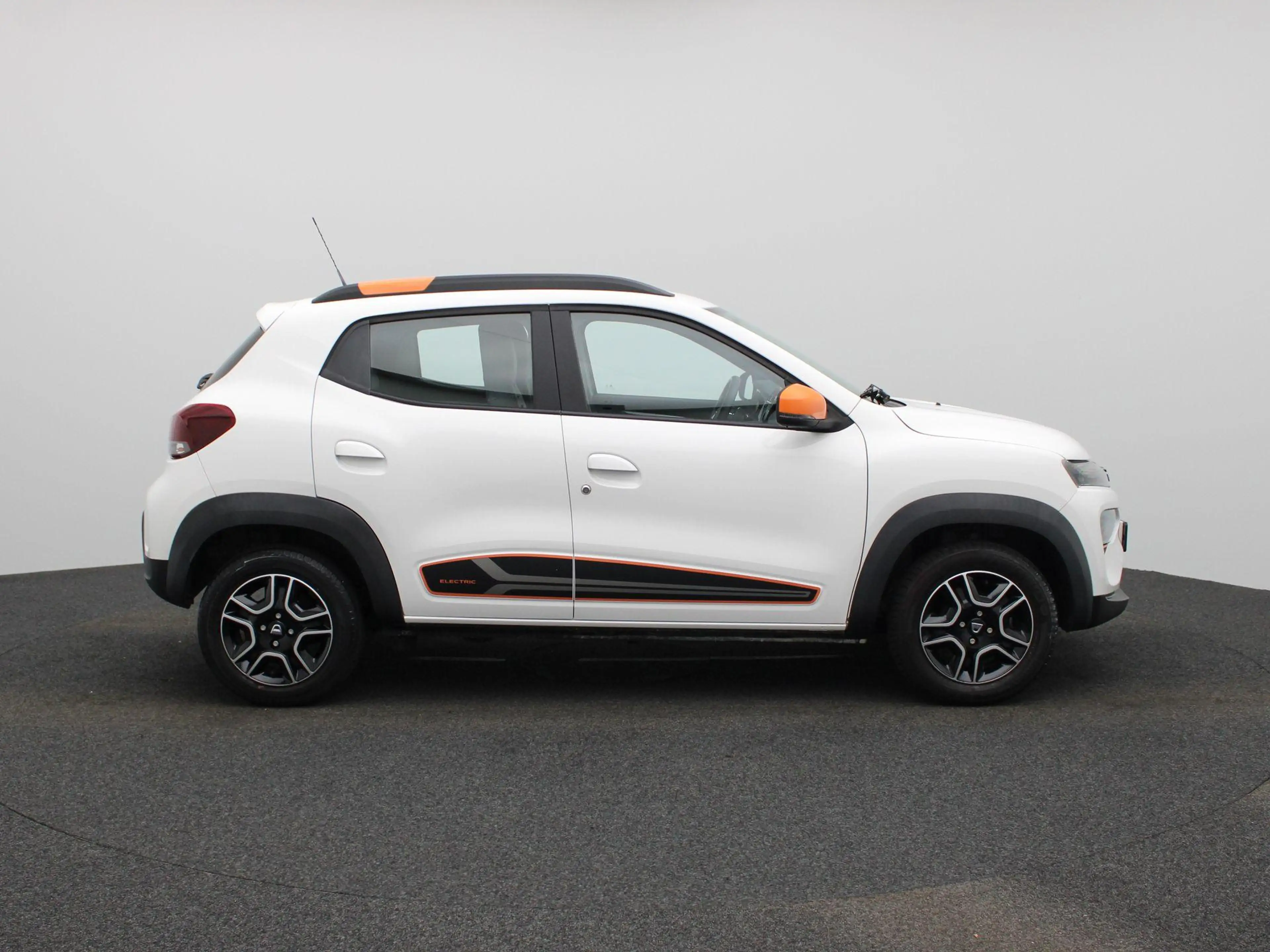 Dacia Spring Comfort Plus (Orange Pack) 27 kWh Navigatie | Appl — photo 6