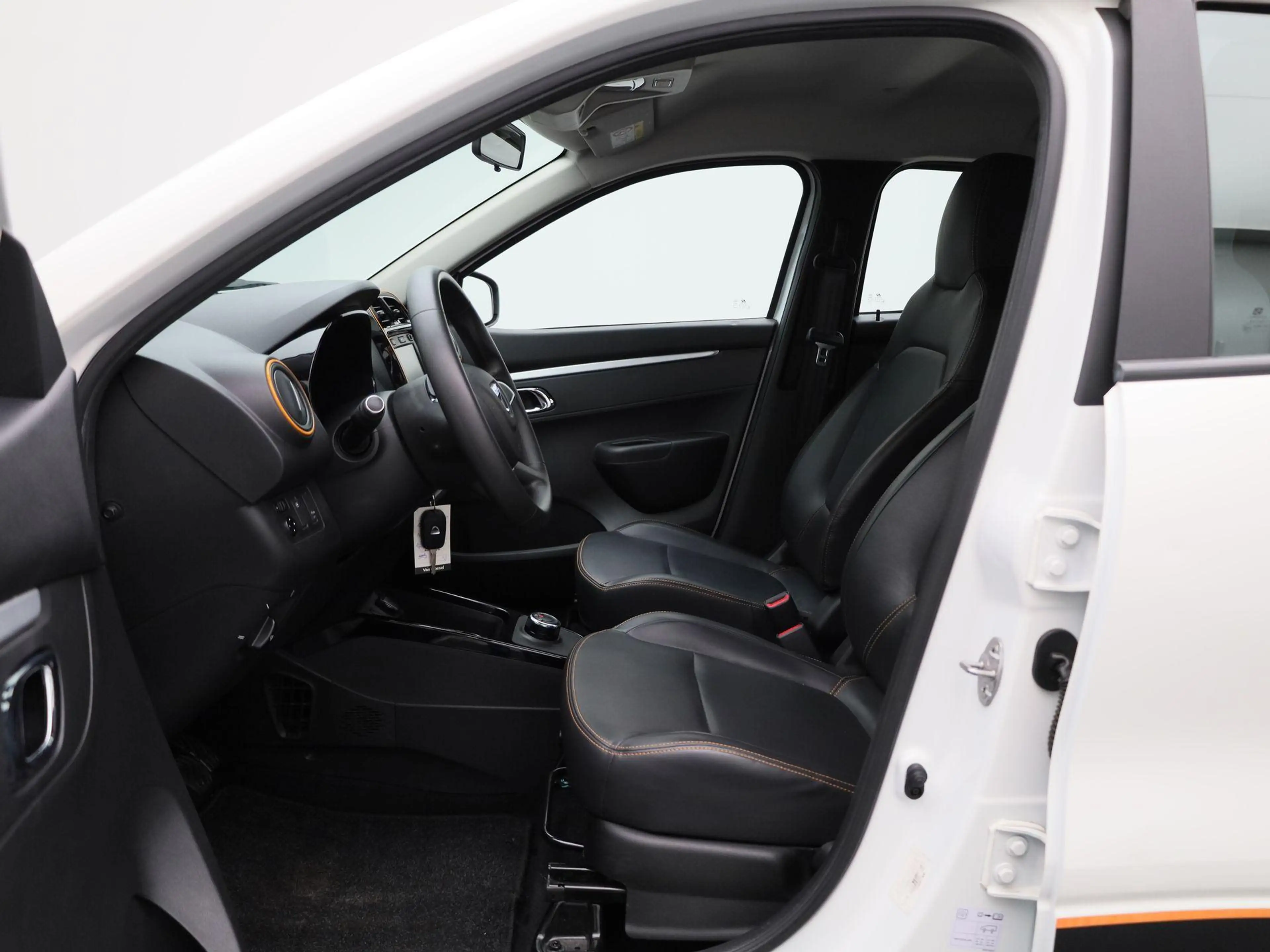 Dacia Spring Comfort Plus (Orange Pack) 27 kWh Navigatie | Appl — photo 9