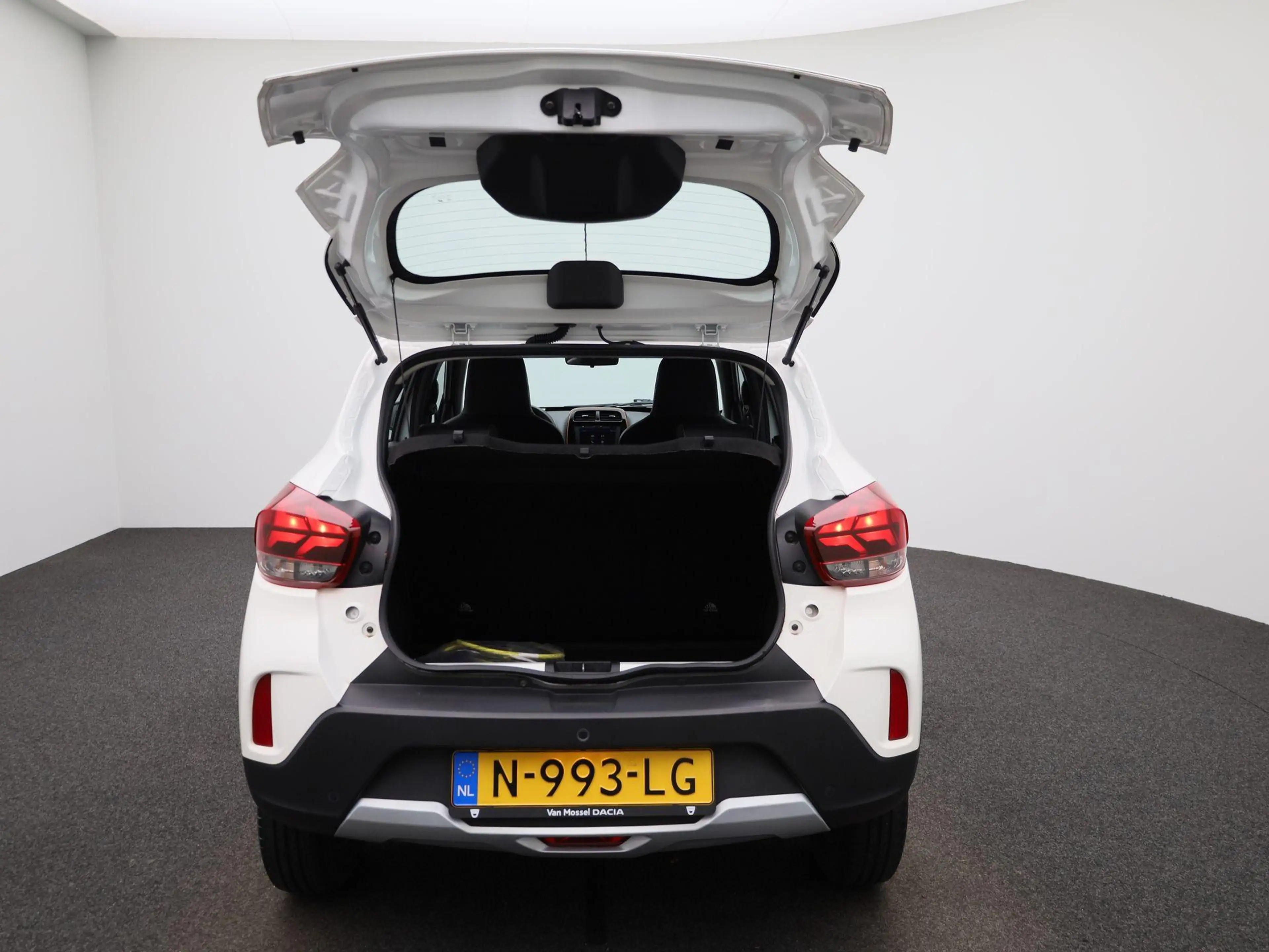 Dacia Spring Comfort Plus (Orange Pack) 27 kWh Navigatie | Appl — photo 11