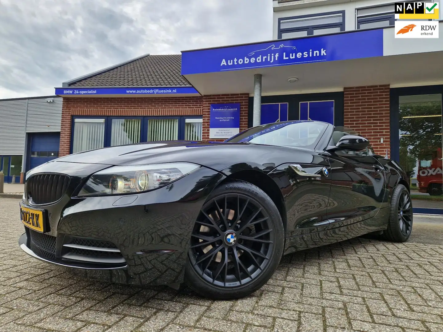 BMW Z4 Roadster 2.0i High Executive Navigatie+Bluetooth S Schwarz - 1
