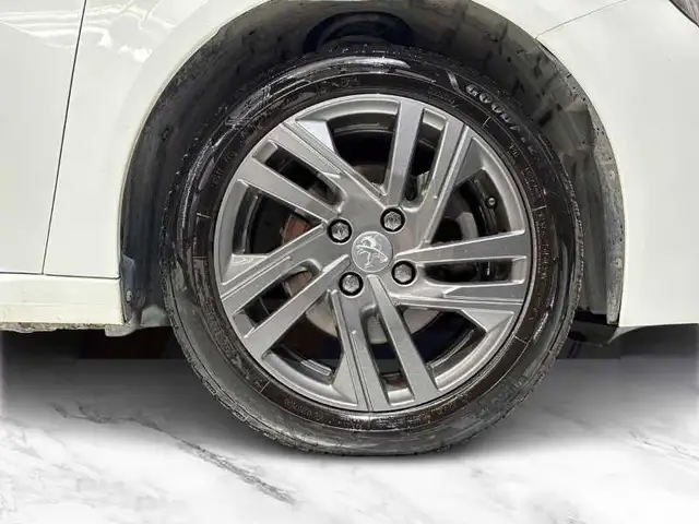 Peugeot 208 view 8
