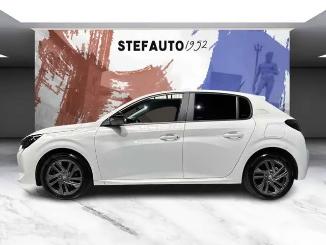 Peugeot 208 view 4