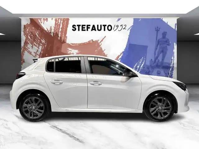 Peugeot 208 view 3