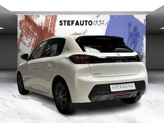Peugeot 208 view 5