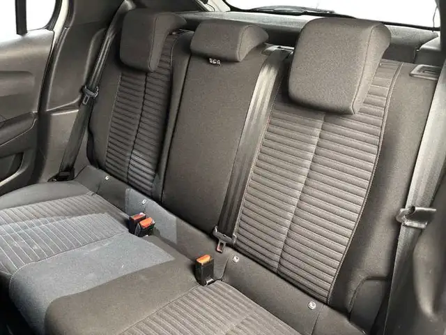 Peugeot 208 view 9