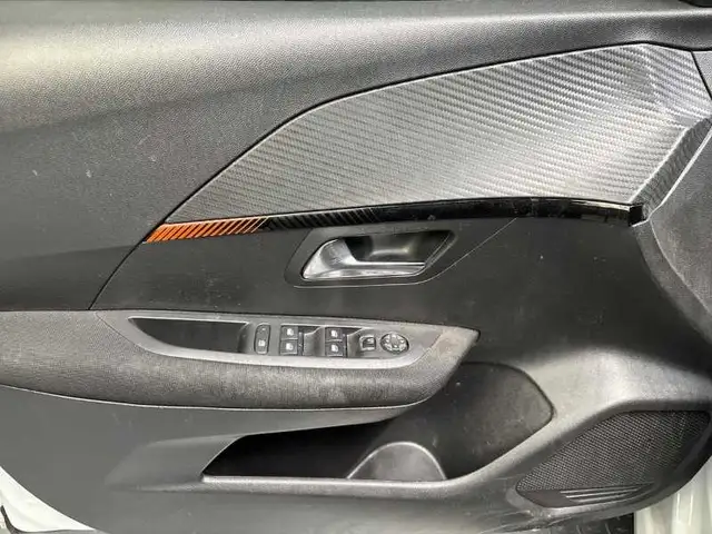Peugeot 208 view 10