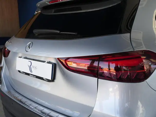 Mercedes-Benz 250 view 8