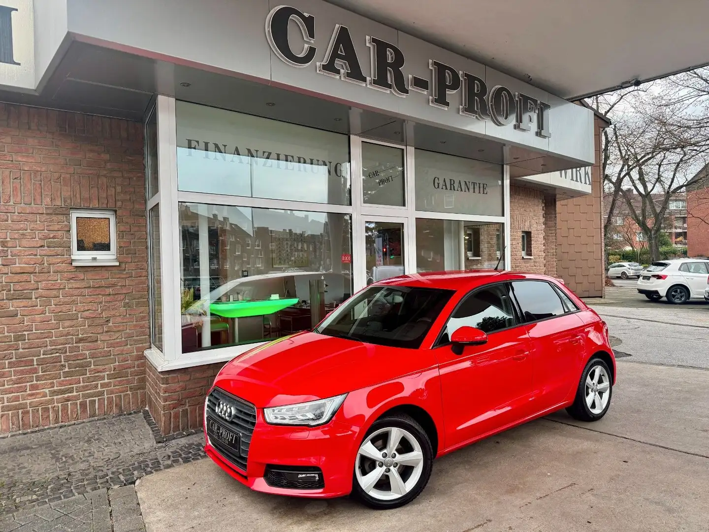 Audi A1 Sportback Autom. Standheizung/Xenon/Bluetooth Rood - 1