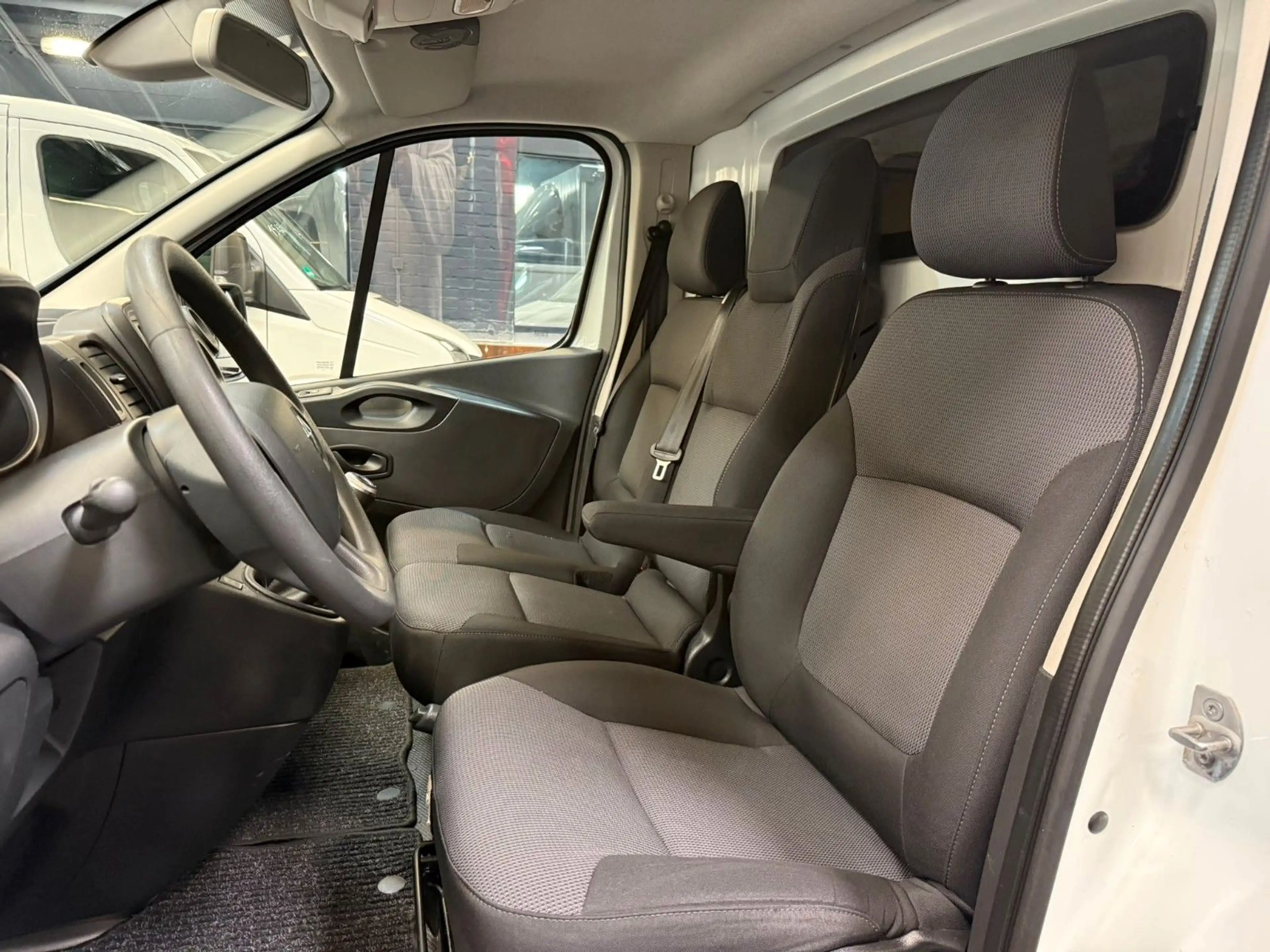 Renault Trafic Kasten L2H1 Komfort Klima R-CAM LED AHK — photo 14