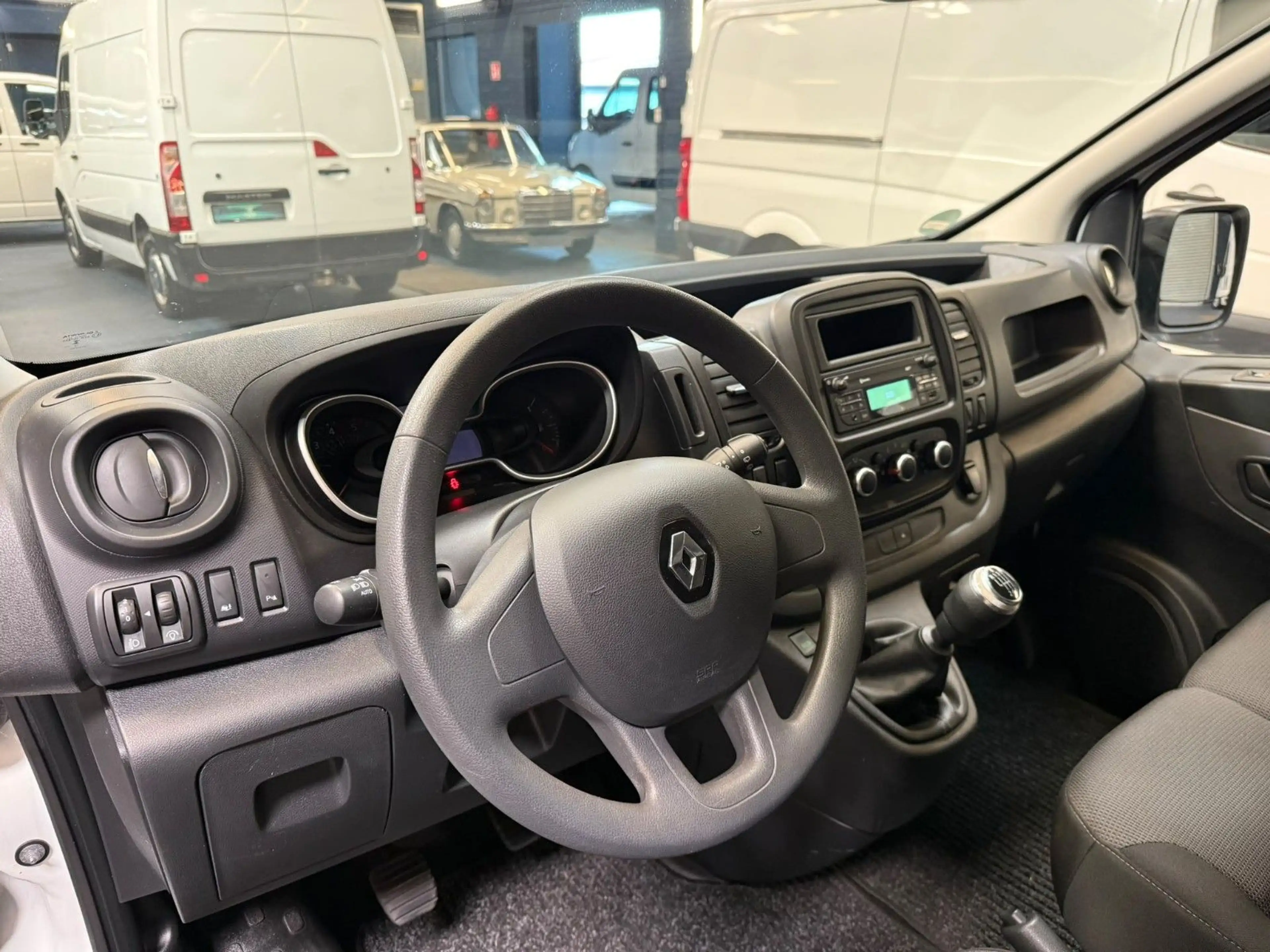 Renault Trafic Kasten L2H1 Komfort Klima R-CAM LED AHK — photo 15