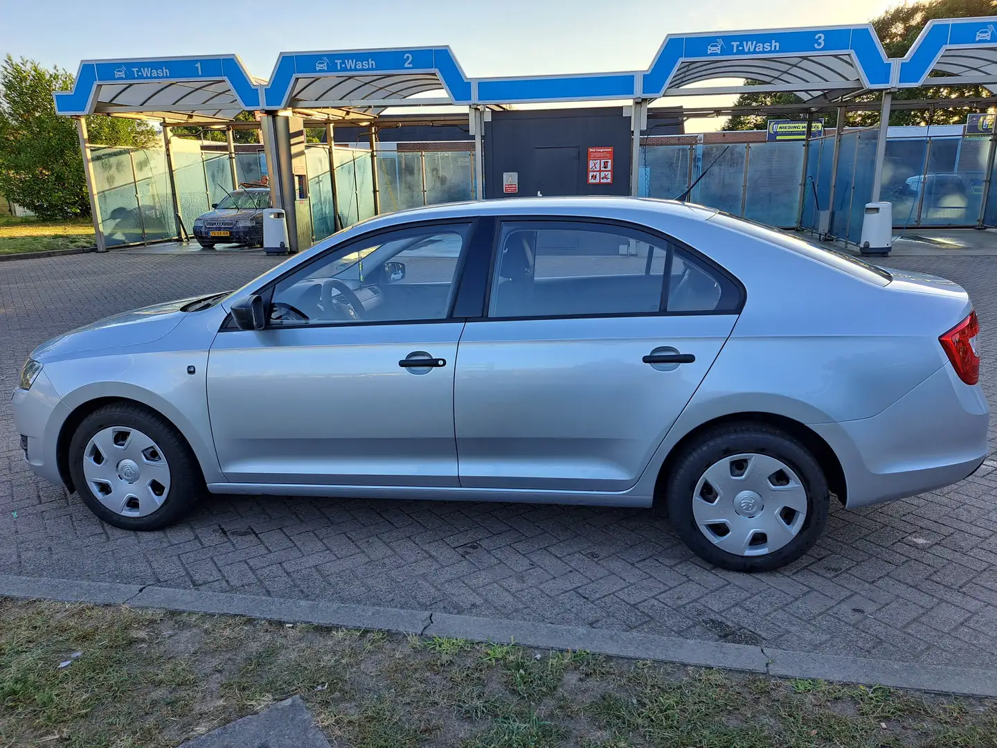 Skoda Rapid/Spaceback Zilver - 2