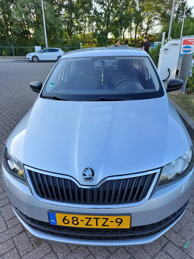 Skoda Rapid/Spaceback Zilver - 1
