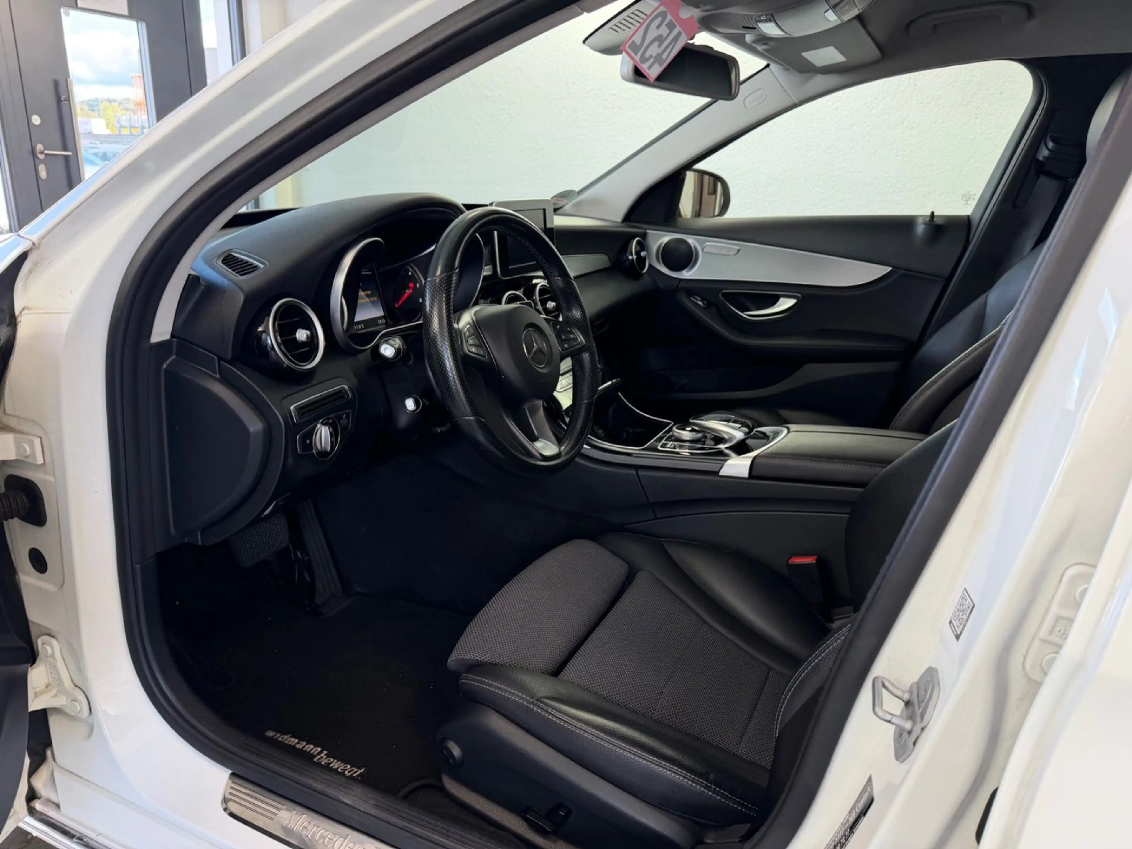 Mercedes-Benz C 220 d T Avantgarde | LED | Navi | PDC | SHZ — photo 11