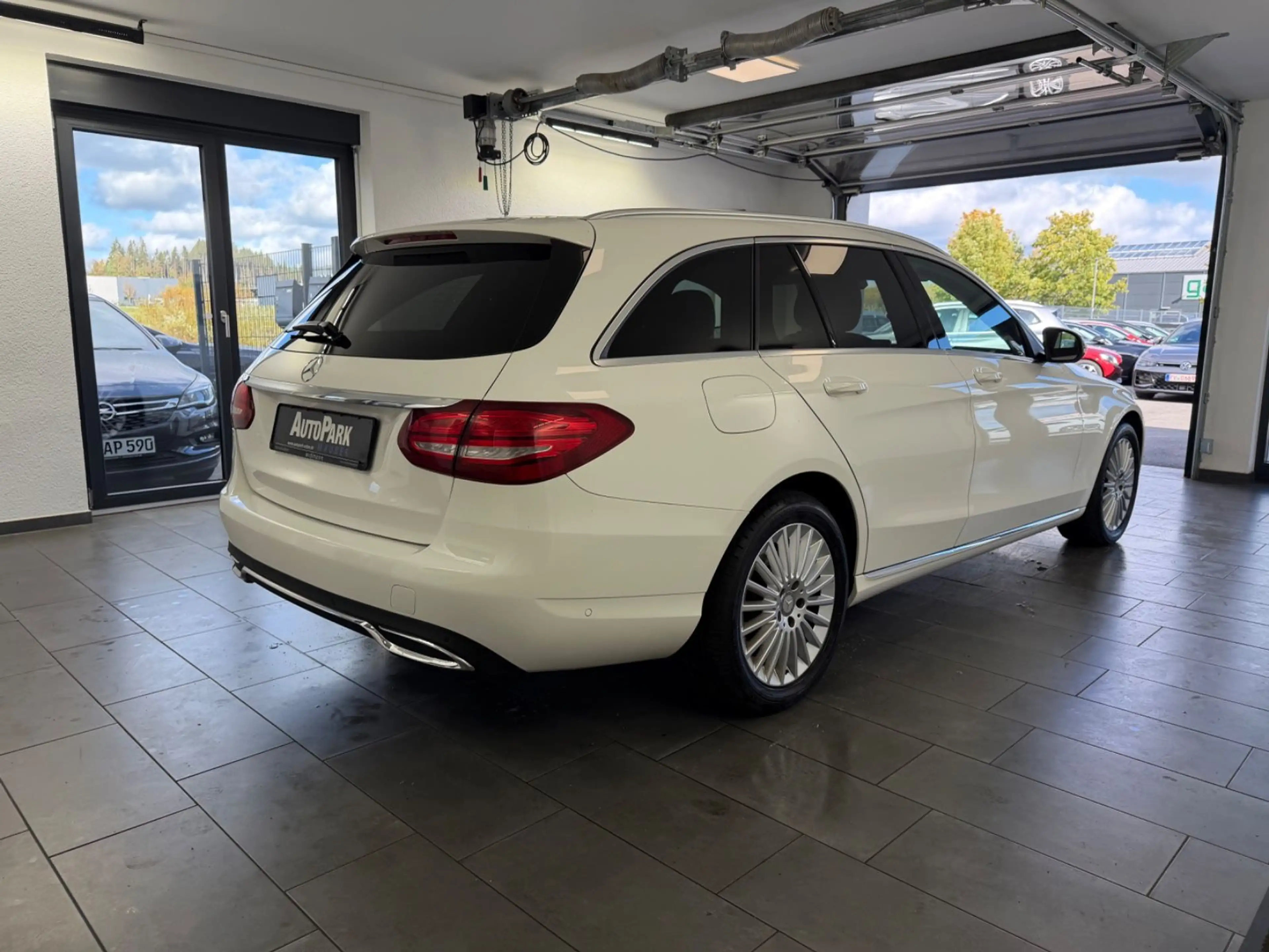 Mercedes-Benz C 220 d T Avantgarde | LED | Navi | PDC | SHZ — photo 5