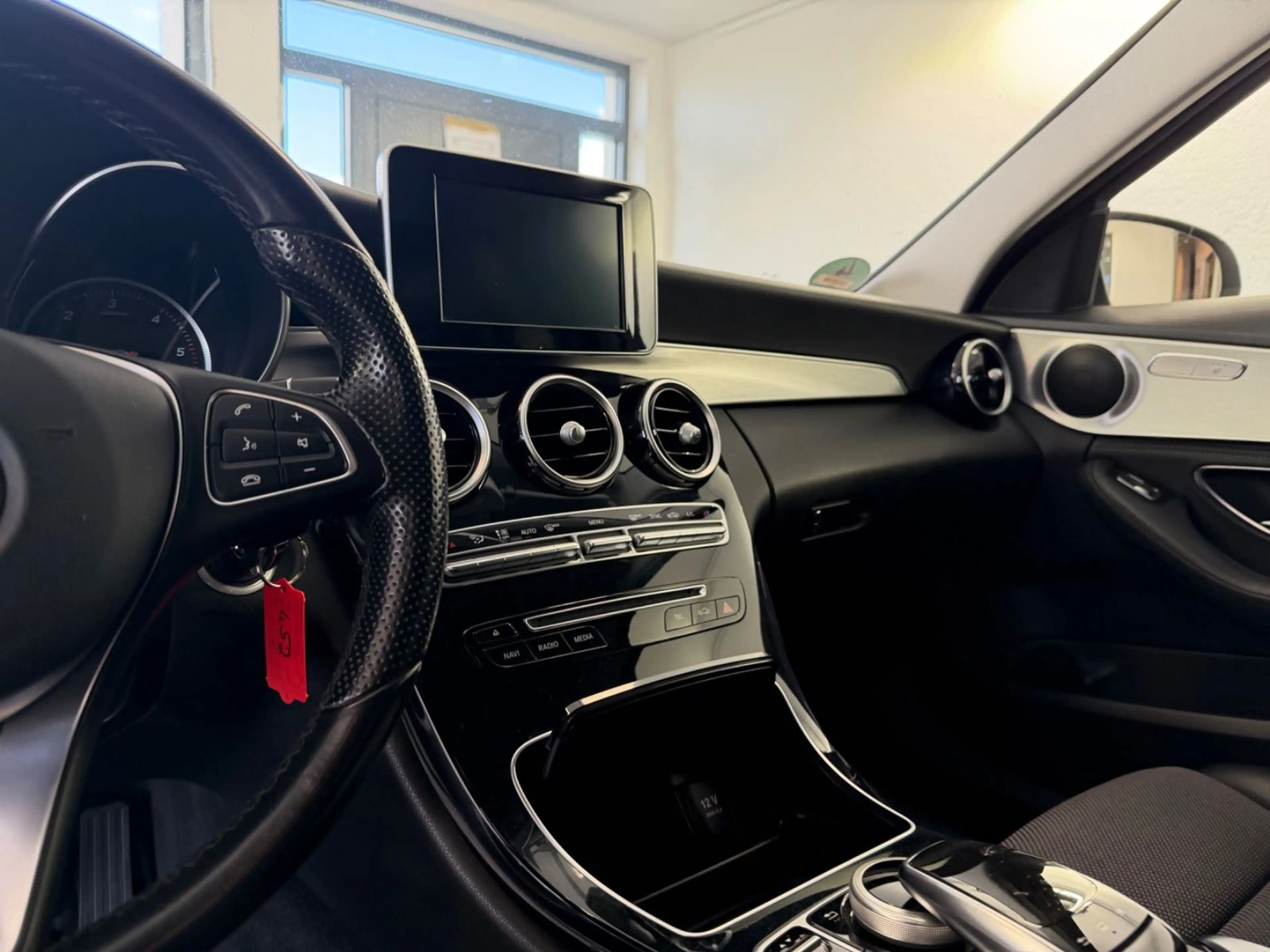 Mercedes-Benz C 220 d T Avantgarde | LED | Navi | PDC | SHZ — photo 14