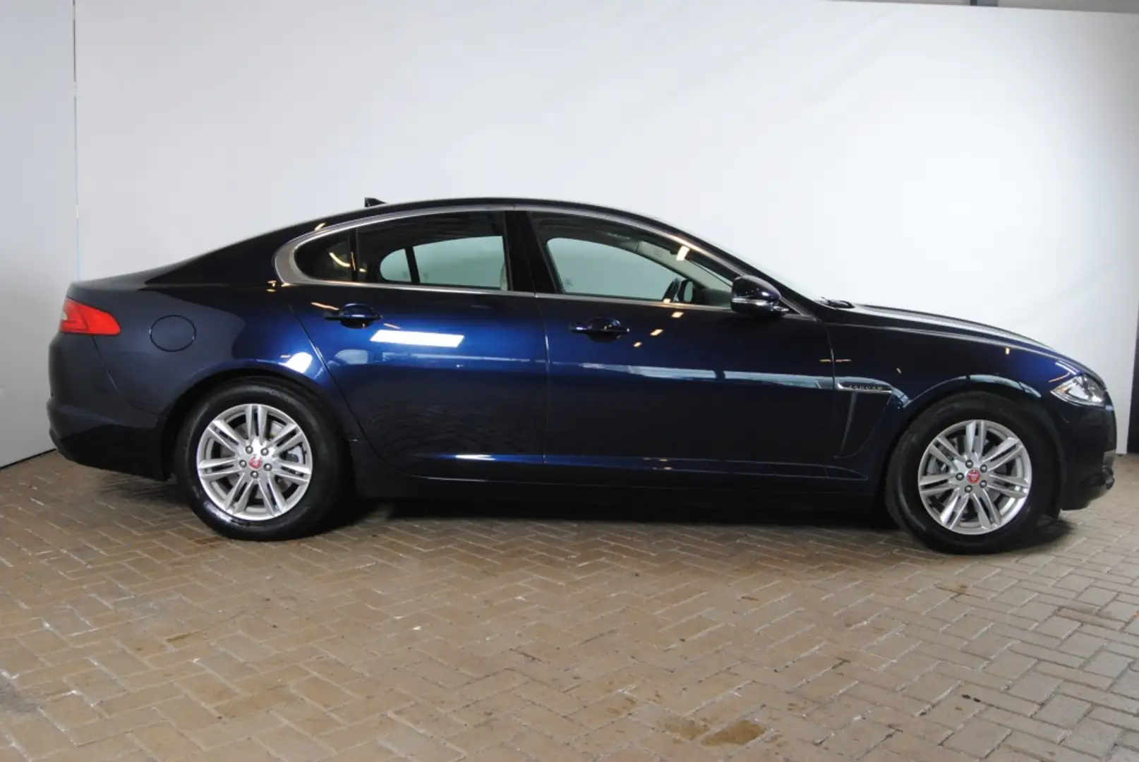 Jaguar XF 2.2D Bleu - 2