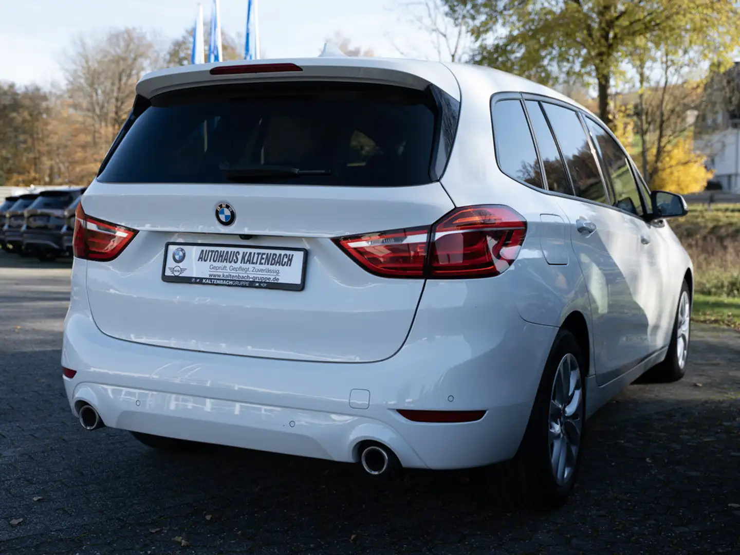 BMW 218 Gran Tourer xDrive Advantage FACEL. PANO Weiß - 2