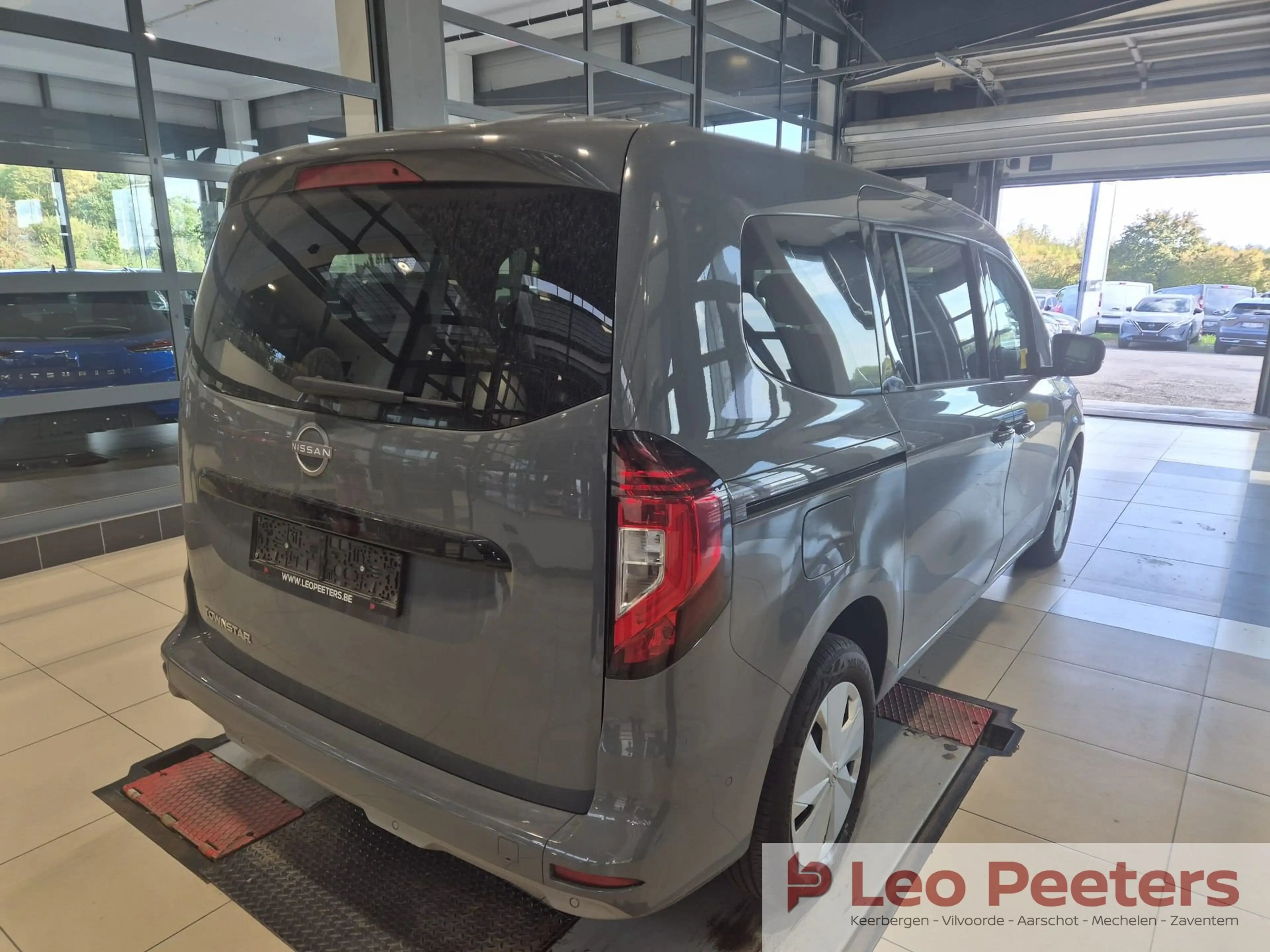 Nissan Townstar — photo 4