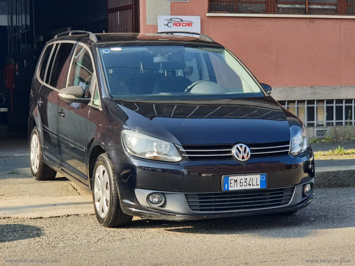 Volkswagen Touran 1.6 TDI 105 CV 7 POSTI Noir - 1