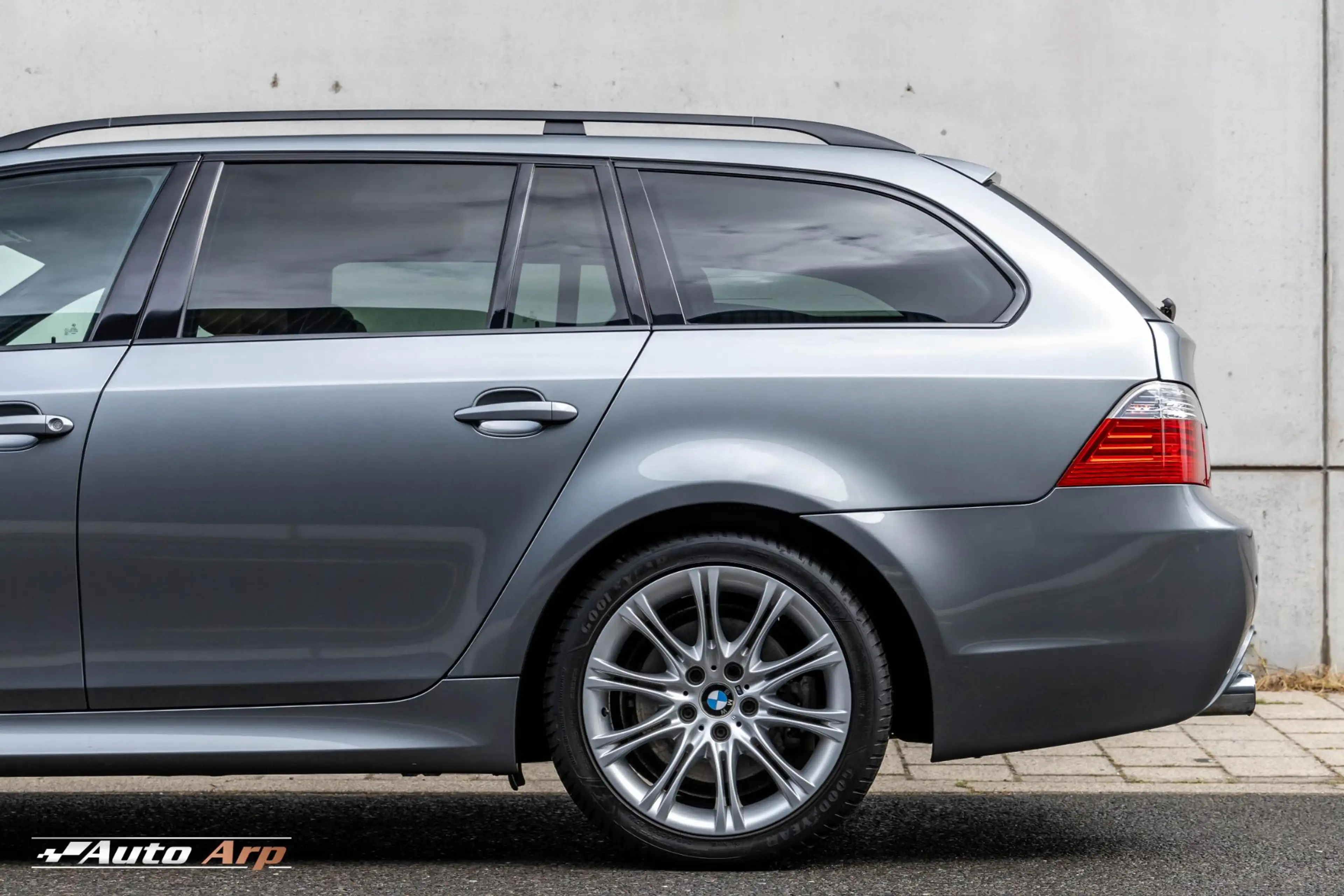 BMW 525 5-serie Touring 525i — photo 6