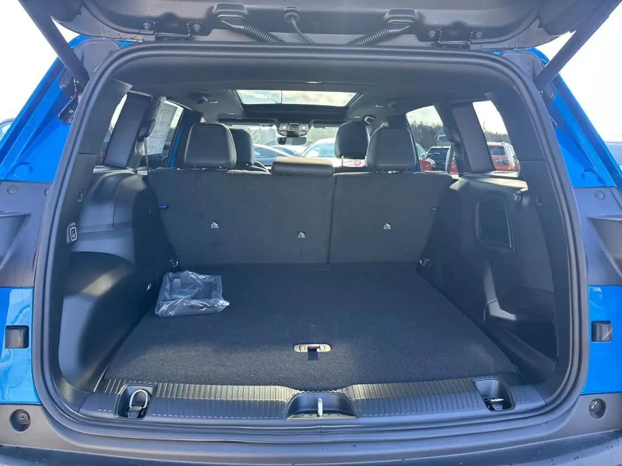 Jeep Cherokee снимка Jeep Cherokee