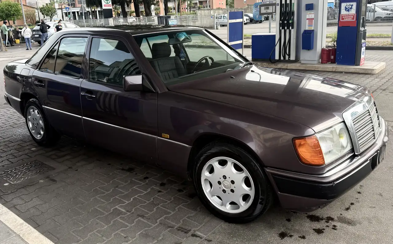 Mercedes-Benz E 200 (124), foto 3