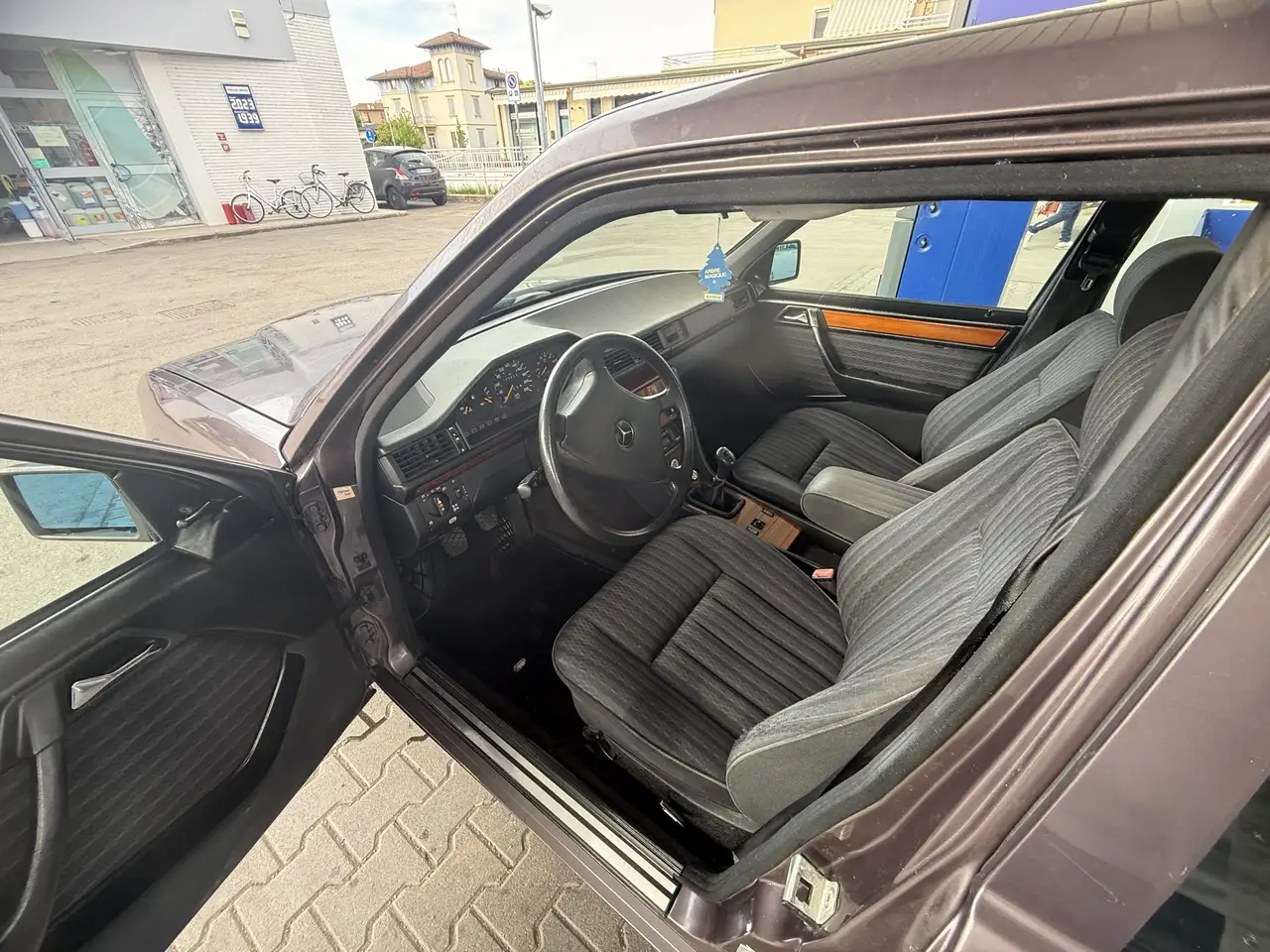 Mercedes-Benz E 200 (124), foto 5
