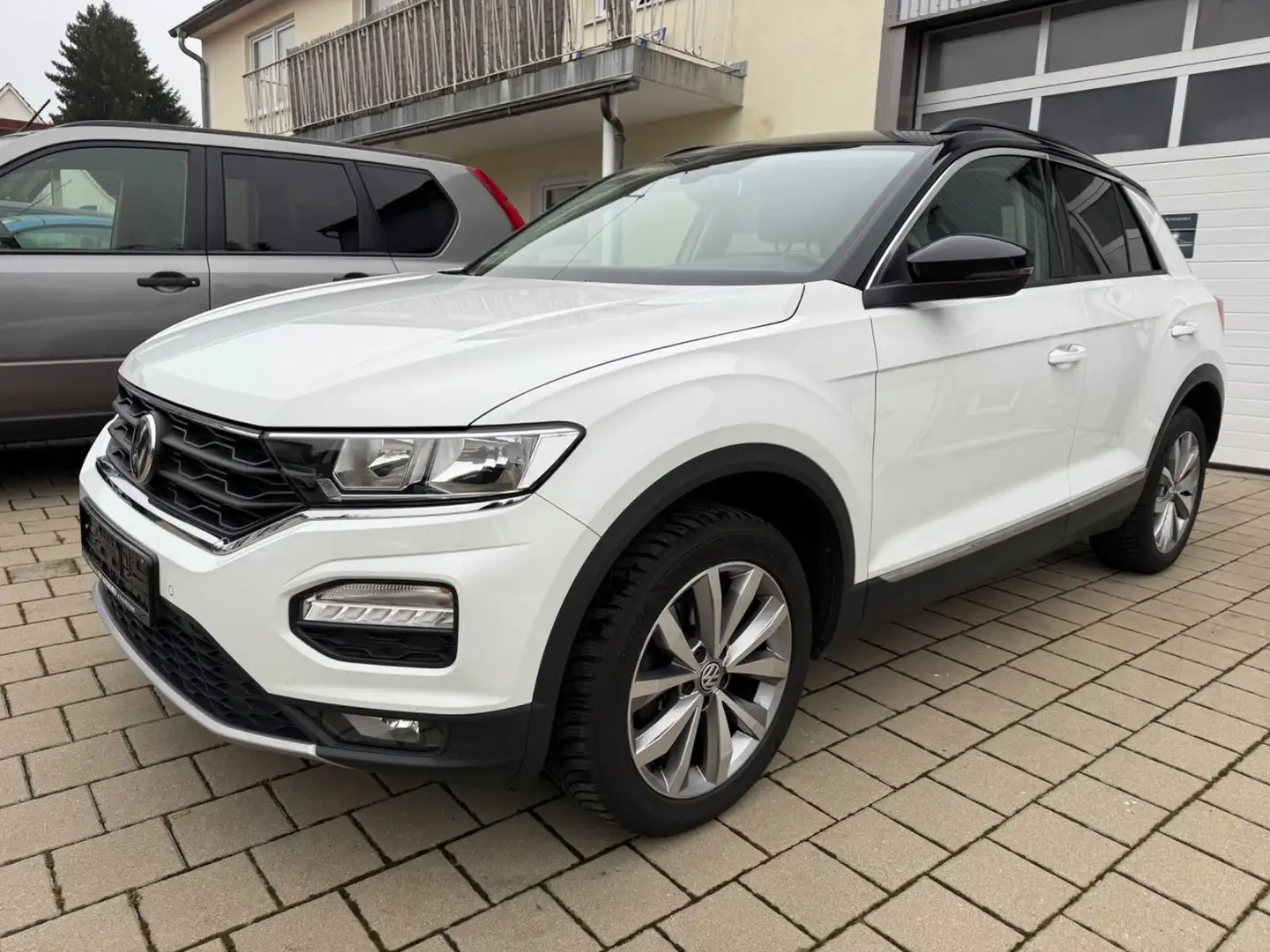 Volkswagen T-Roc Style 1.6 TDI Navi ACC SHZ AHK Wit - 1