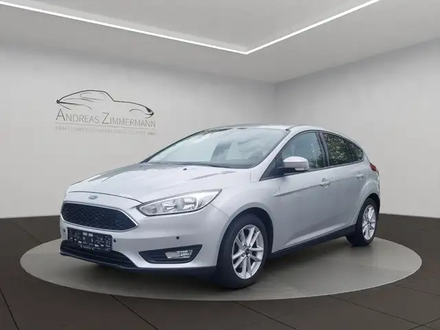 Ford Focus Automatik TOP-AUSSTATTUNG, WENIG KM!