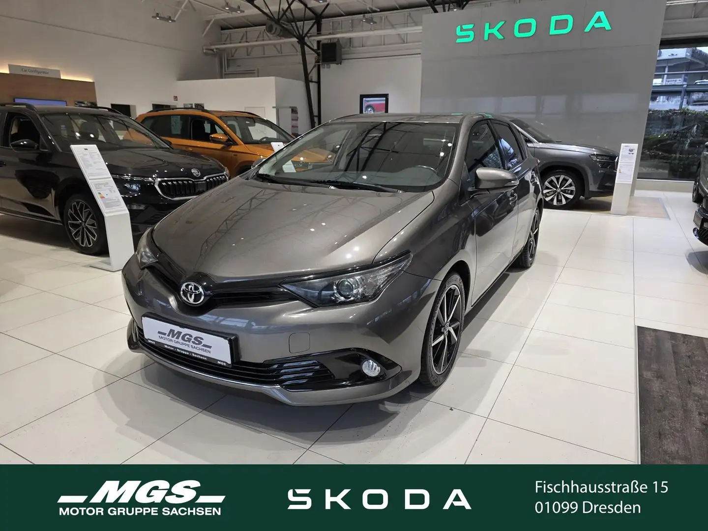Toyota Auris 1.2 16V Turbo KAT Grijs - 1