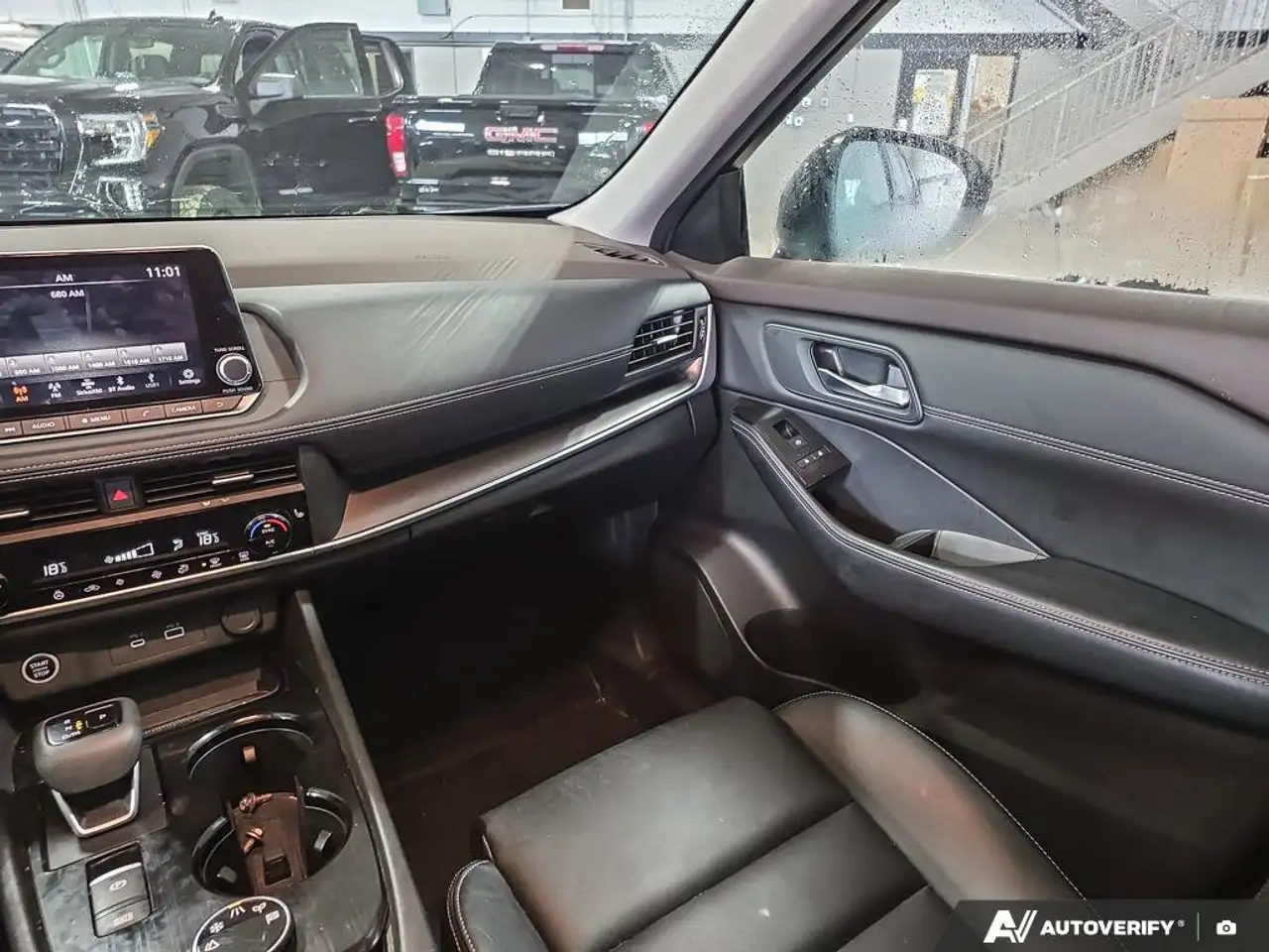 Nissan Rogue снимка Nissan Rogue