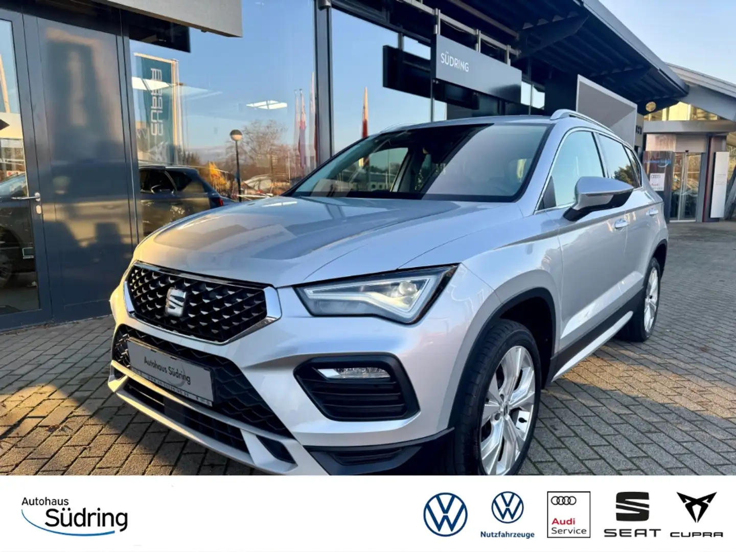 SEAT Ateca 2,0 TDI Xperience DSG AHK Navi beats Rfk. Silber - 1