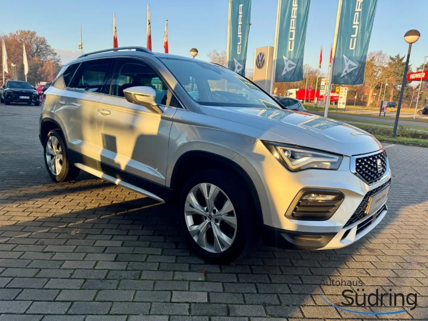 SEAT Ateca 2,0 TDI Xperience DSG AHK Navi beats Rfk. Silber - 2