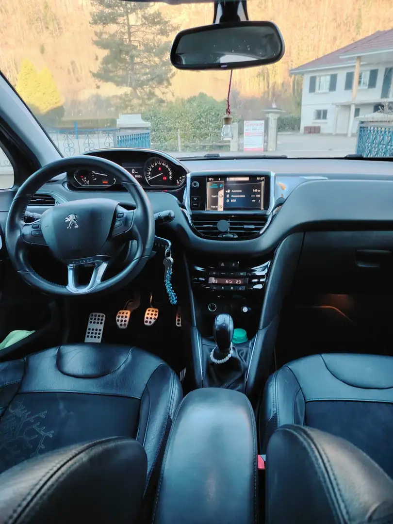 Peugeot 208 208 1.6 e-HDi 92ch BVM5 Féline Rouge - 2